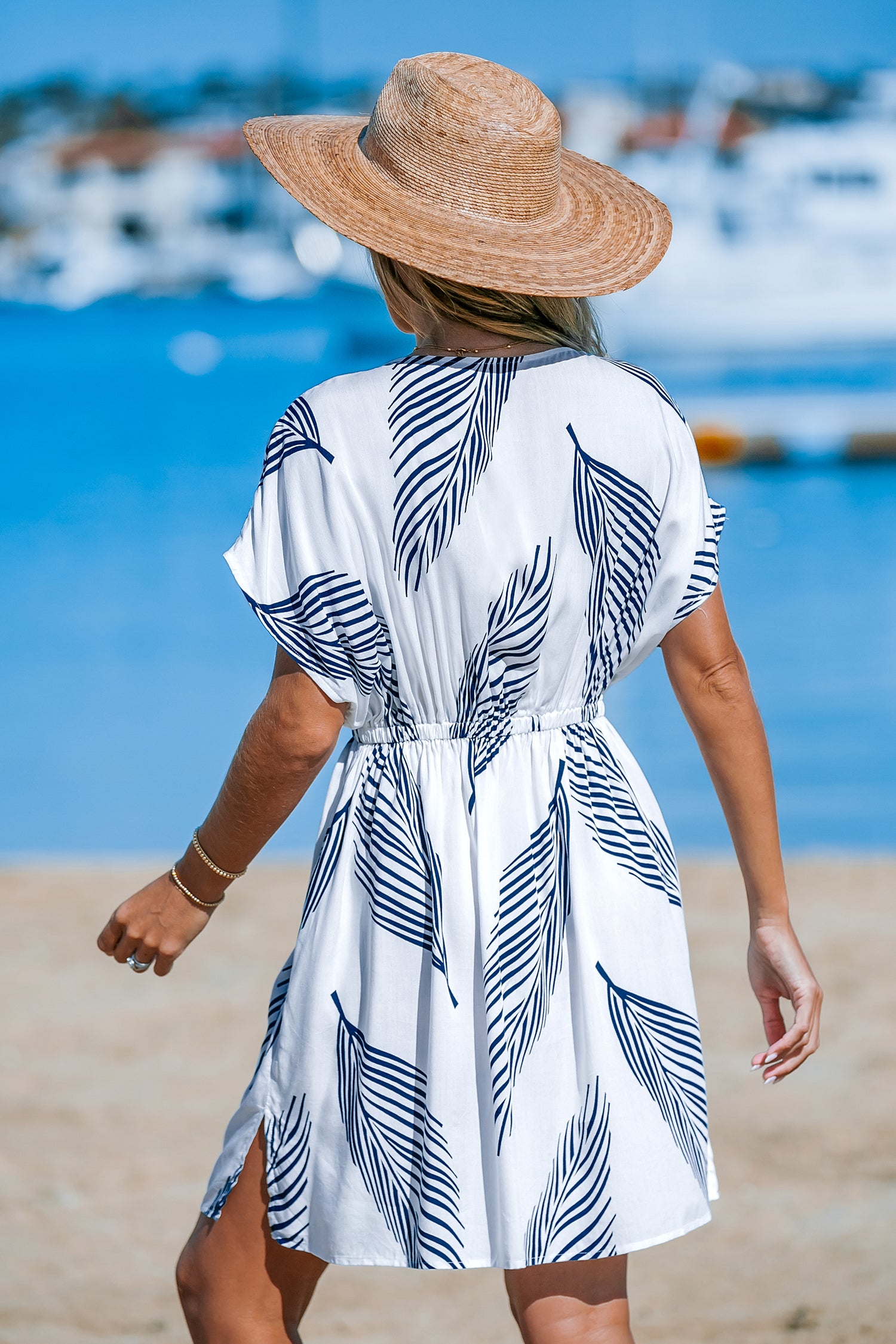 Marineblaues und weißes Cover-Up-Minikleid mit Dolman-Ärmeln