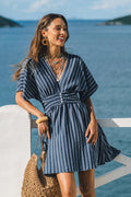 Blau Gestreiftes V-Ausschnitt Kurzarm Mini-Urlaub-Sommerkleid
