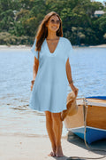 Blaues Mini-Strick-Strandkleid mit V-Ausschnitt