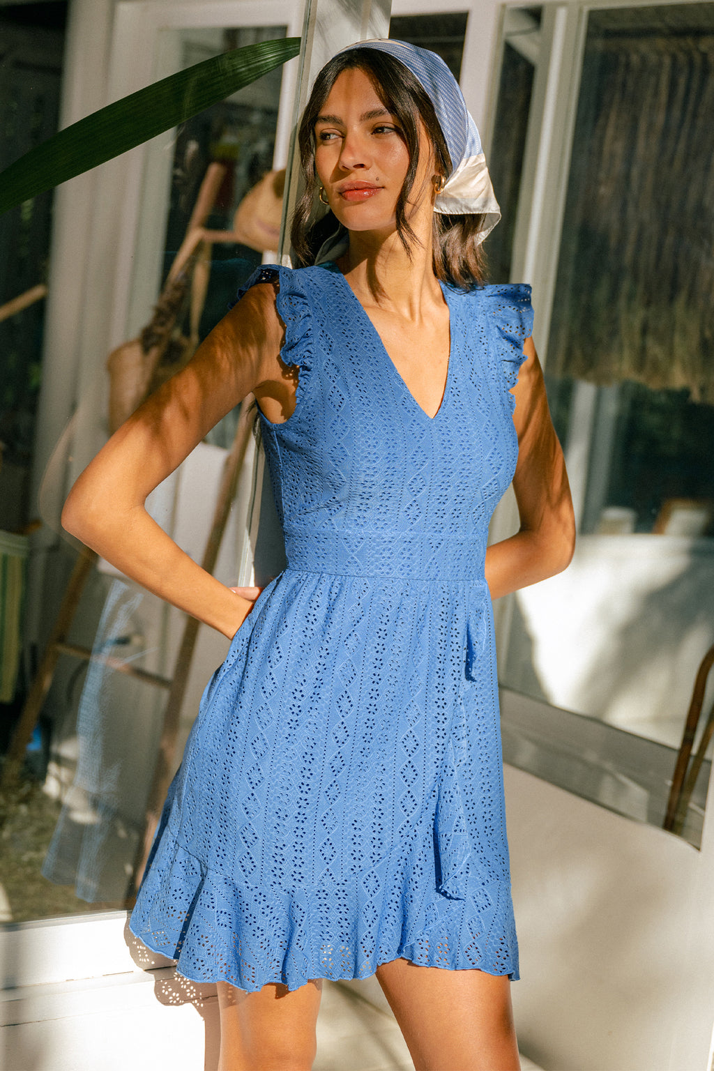 Blaues Ärmelloses Minikleid mit V-Ausschnitt