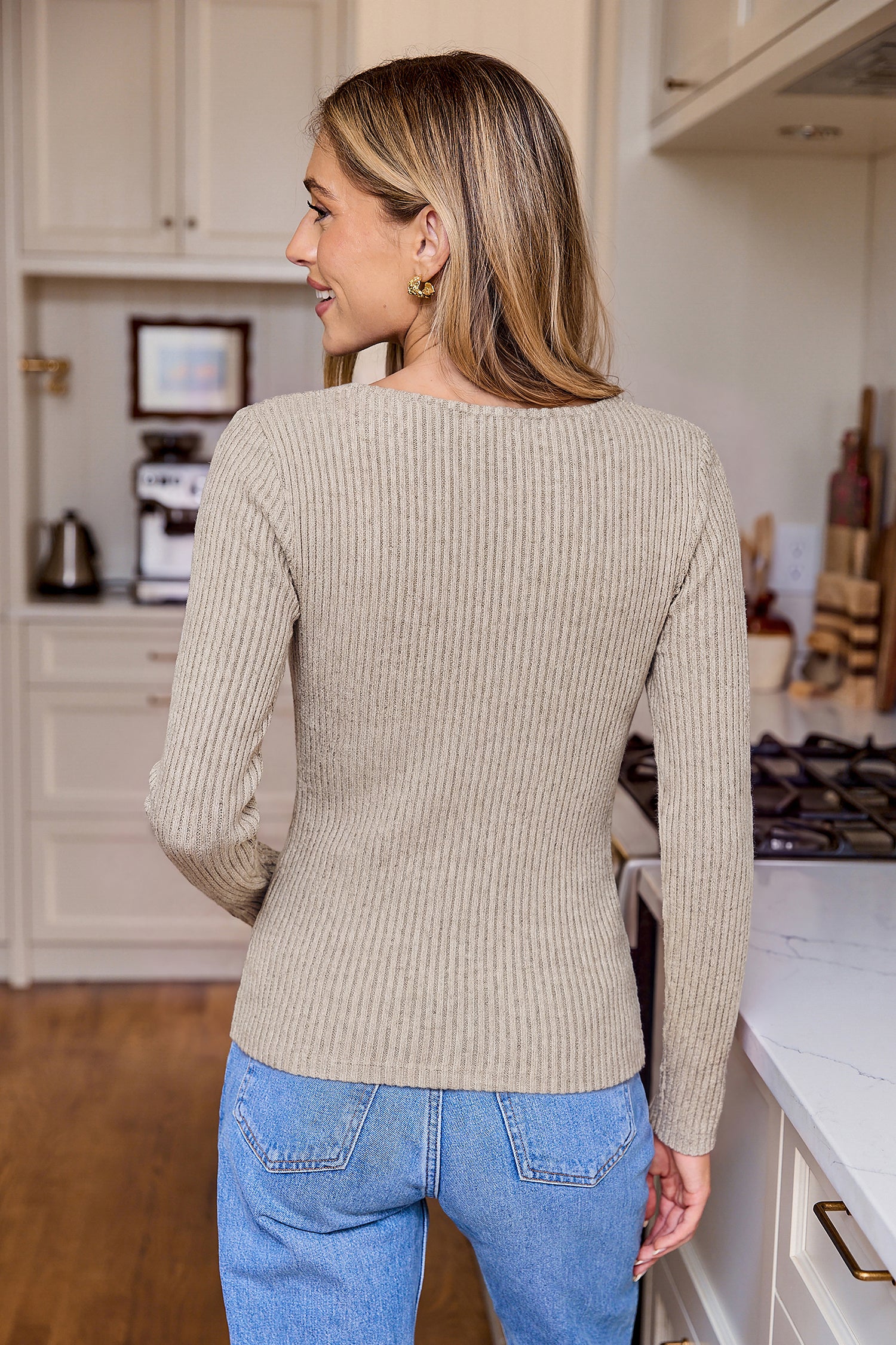 Beiges Langarm Strick-Top mit asymmetrischem Ausschnitt