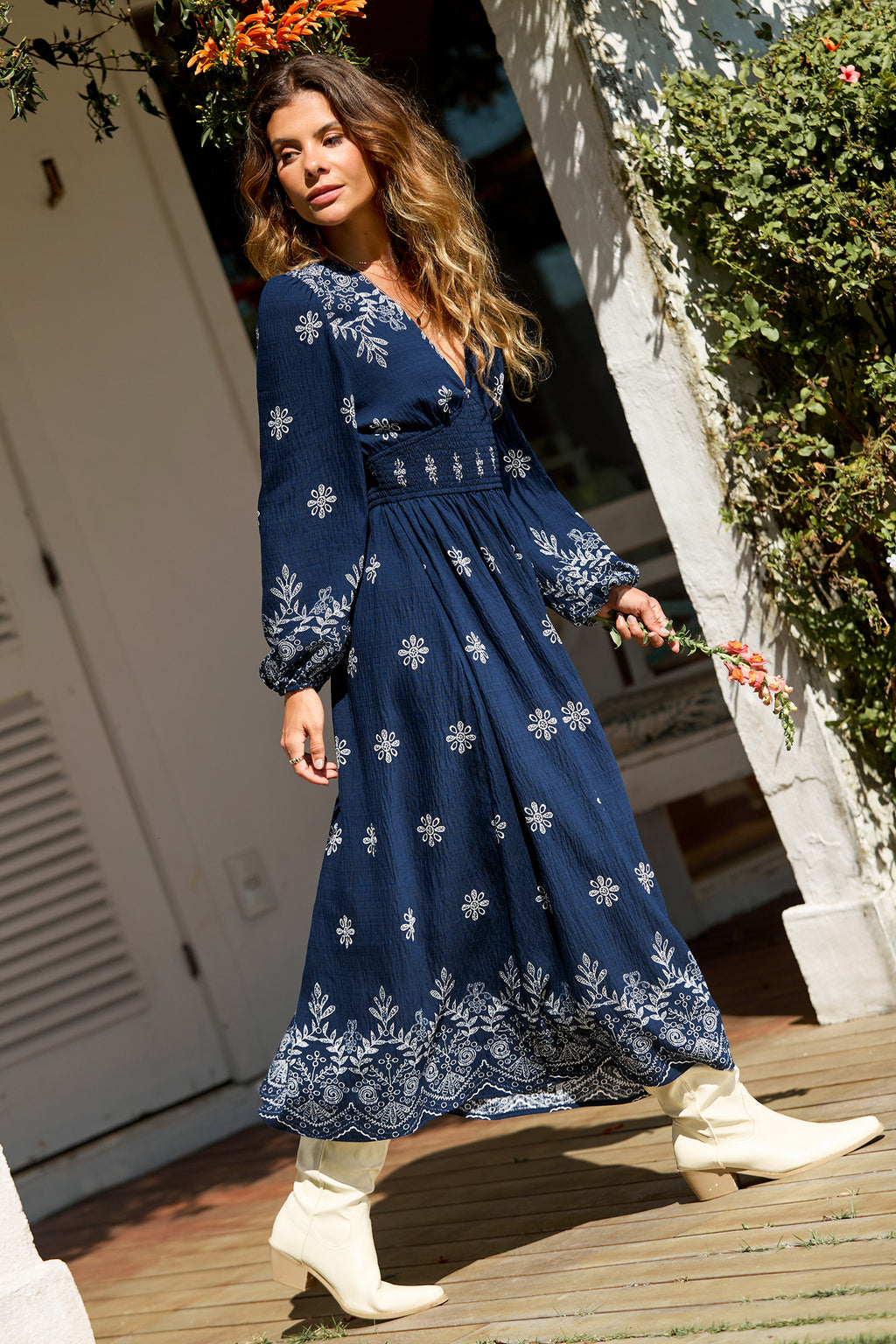 Blau Geblümtes Langarm-Maxikleid mit gesmokter Taille