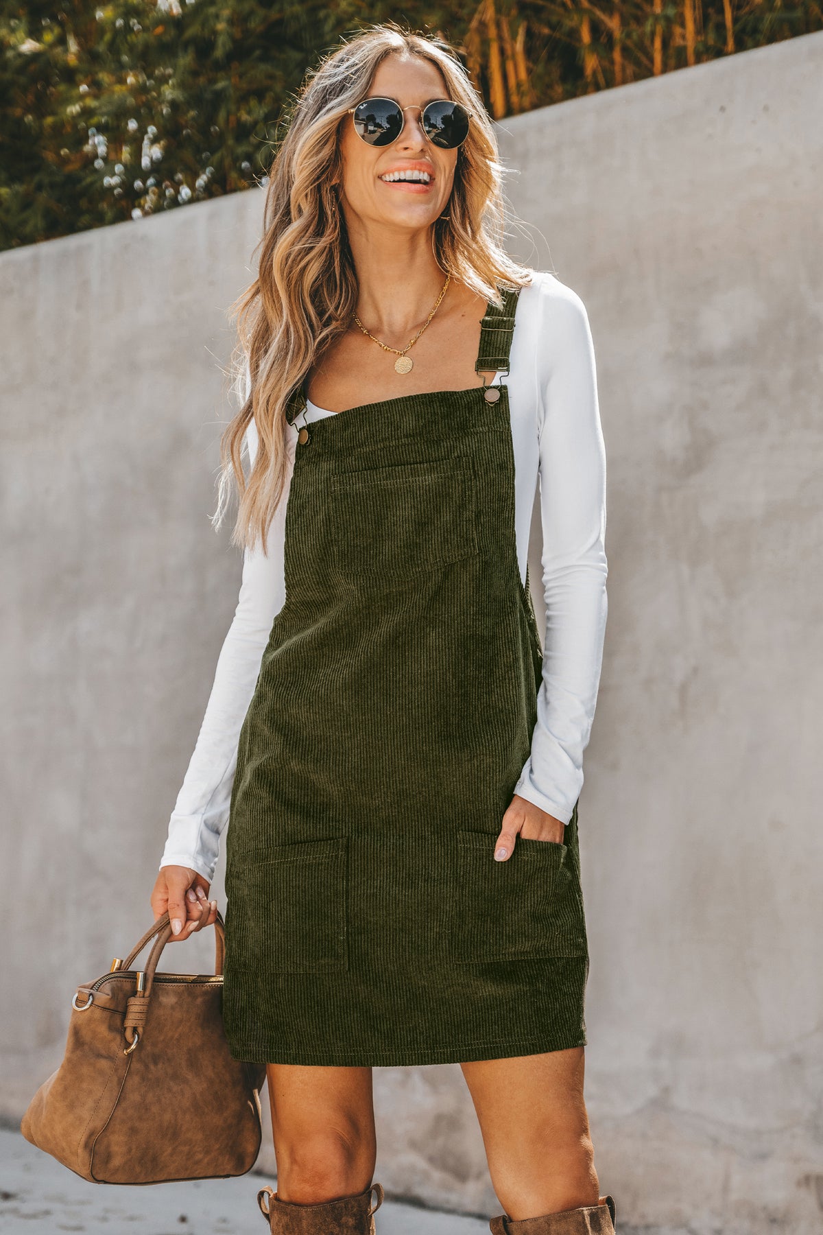 Mini-Overall aus Cord mit quadratischem Ausschnitt