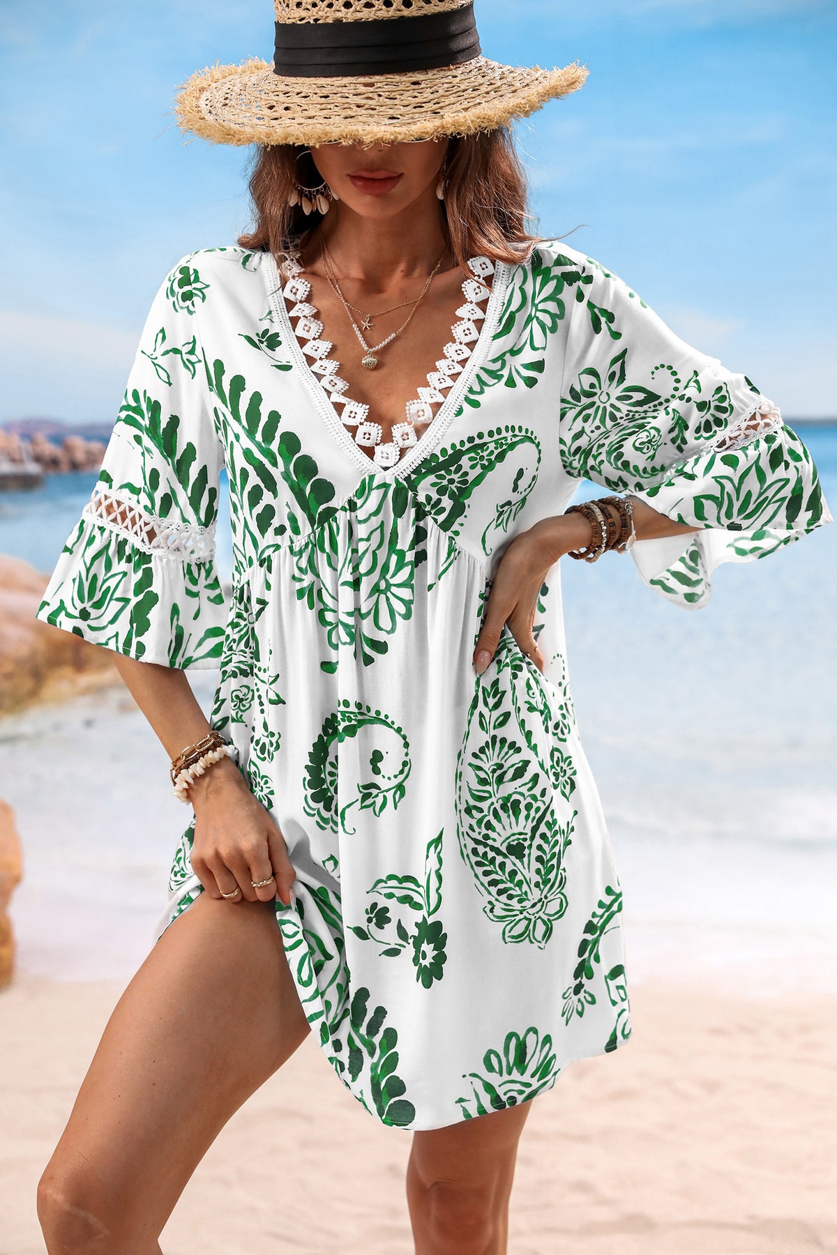 Grünes Paisley-Minikleid mit V-Ausschnitt