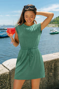 Grünes Mini-Sommerkleid mit Knotendetail