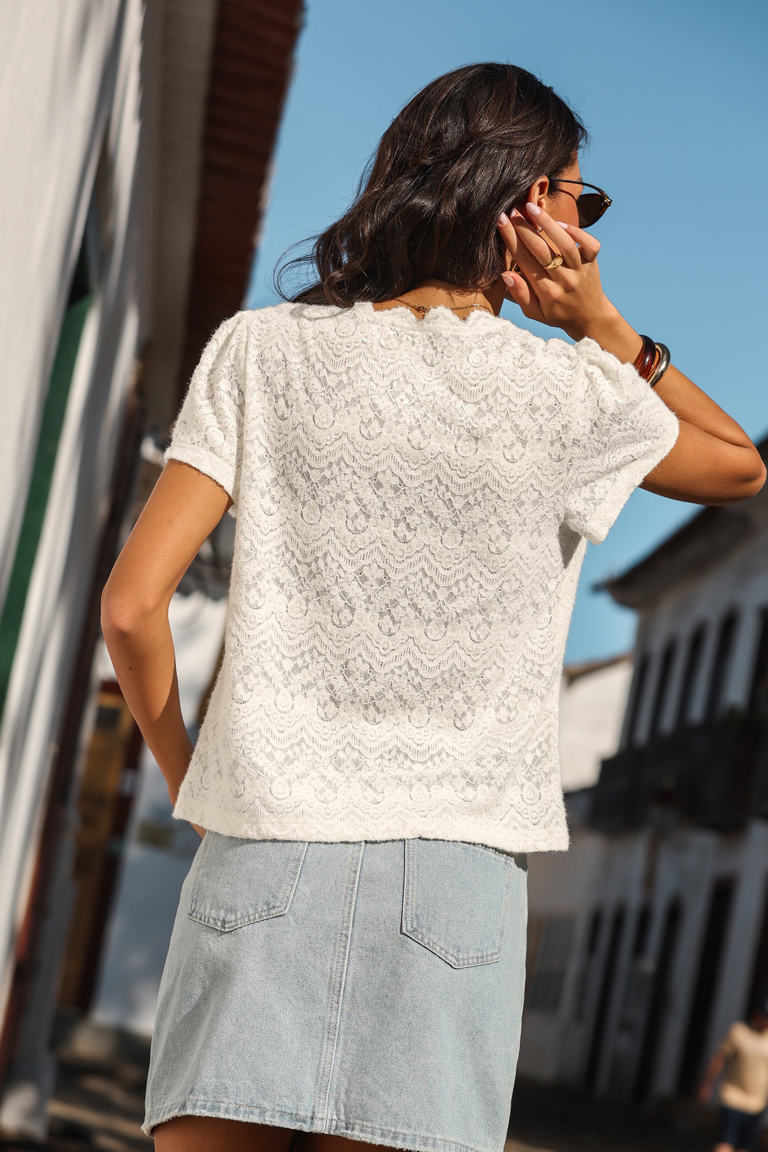 Beige Kurzarm Strick-Spitzen-Bluse mit V-Ausschnitt