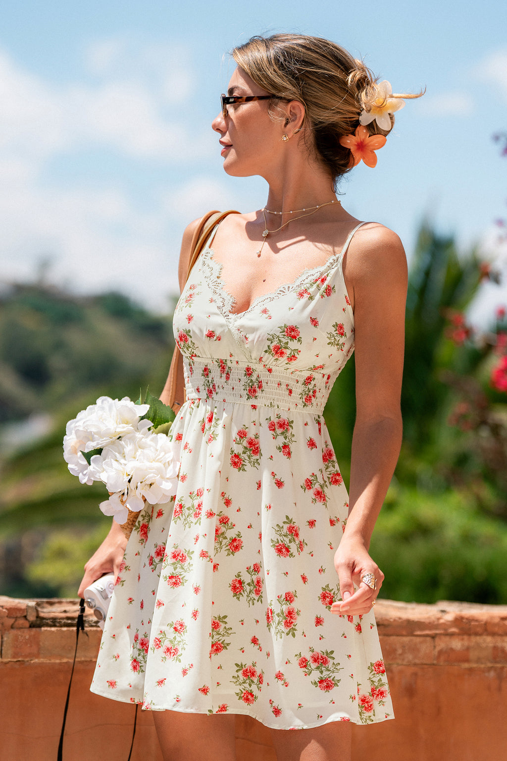 Geblümtes Mini-Urlaubs-Sommerkleid in Wickeloptik