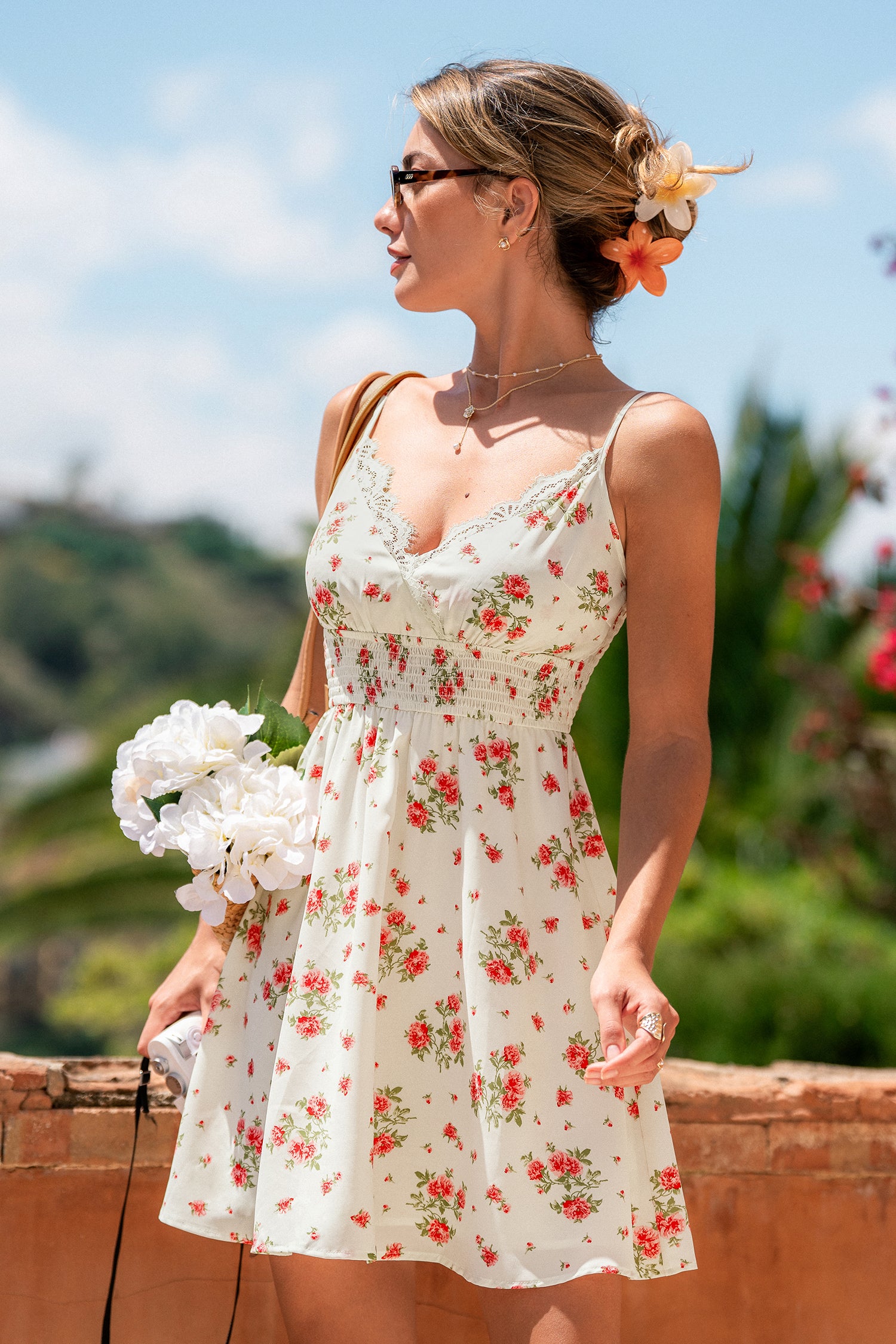 Geblümtes Mini-Urlaubs-Sommerkleid in Wickeloptik
