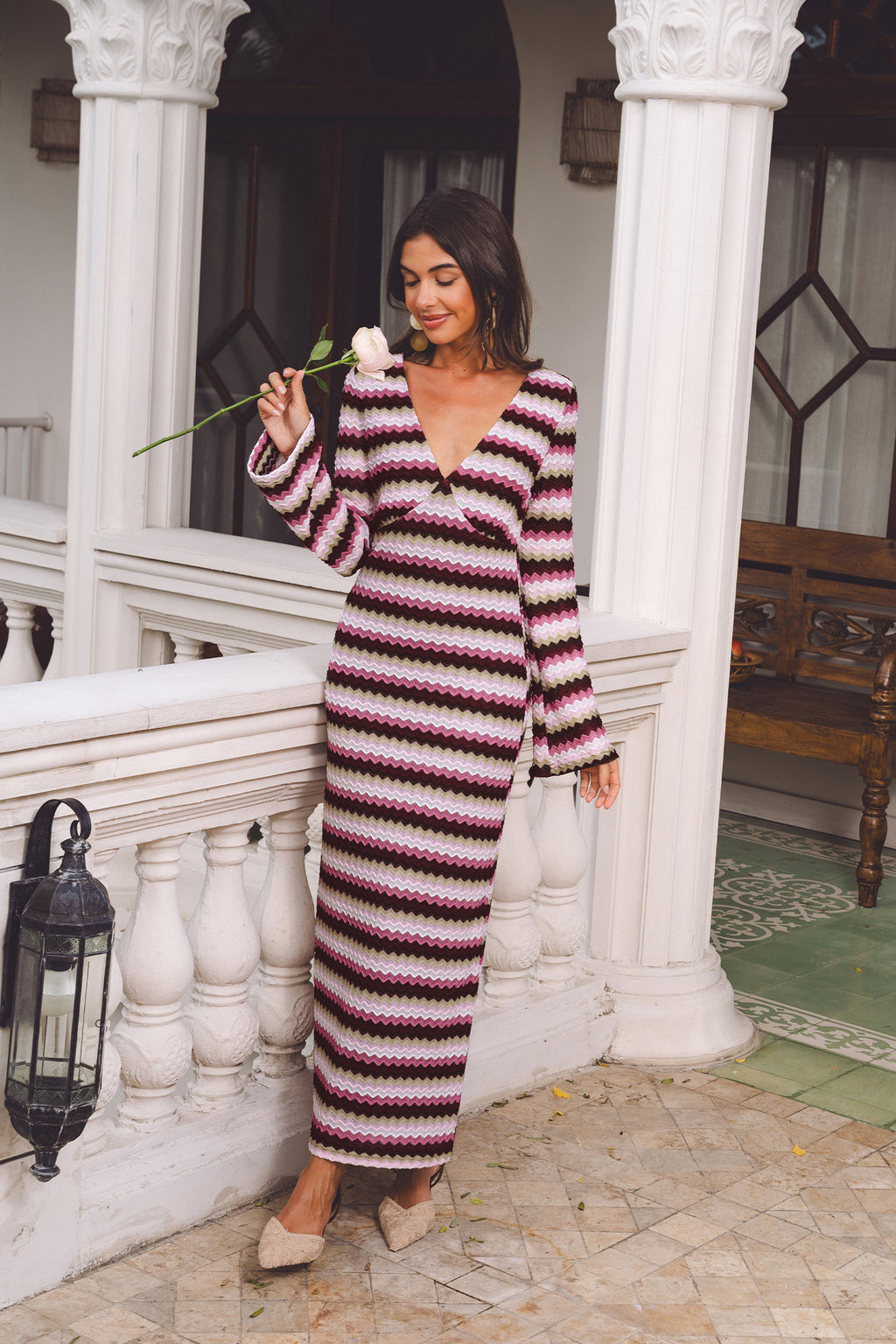 Gestreiftes Langarm V-Ausschnitt Maxi-Strickkleid
