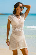 Kurzarm Mini-Strick-Strandkleid in Beige