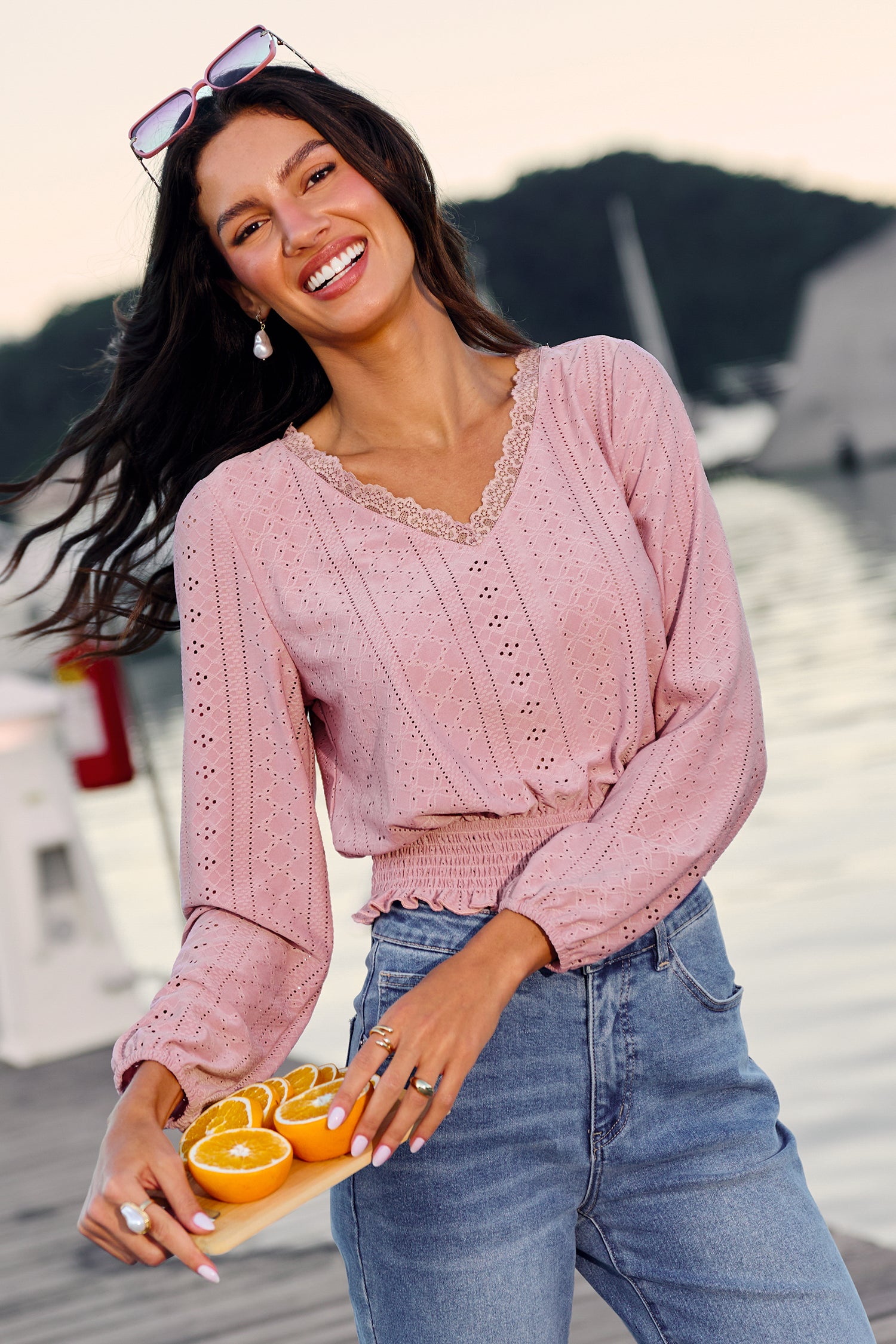 Rosa Langarm Top mit Lochstickerei