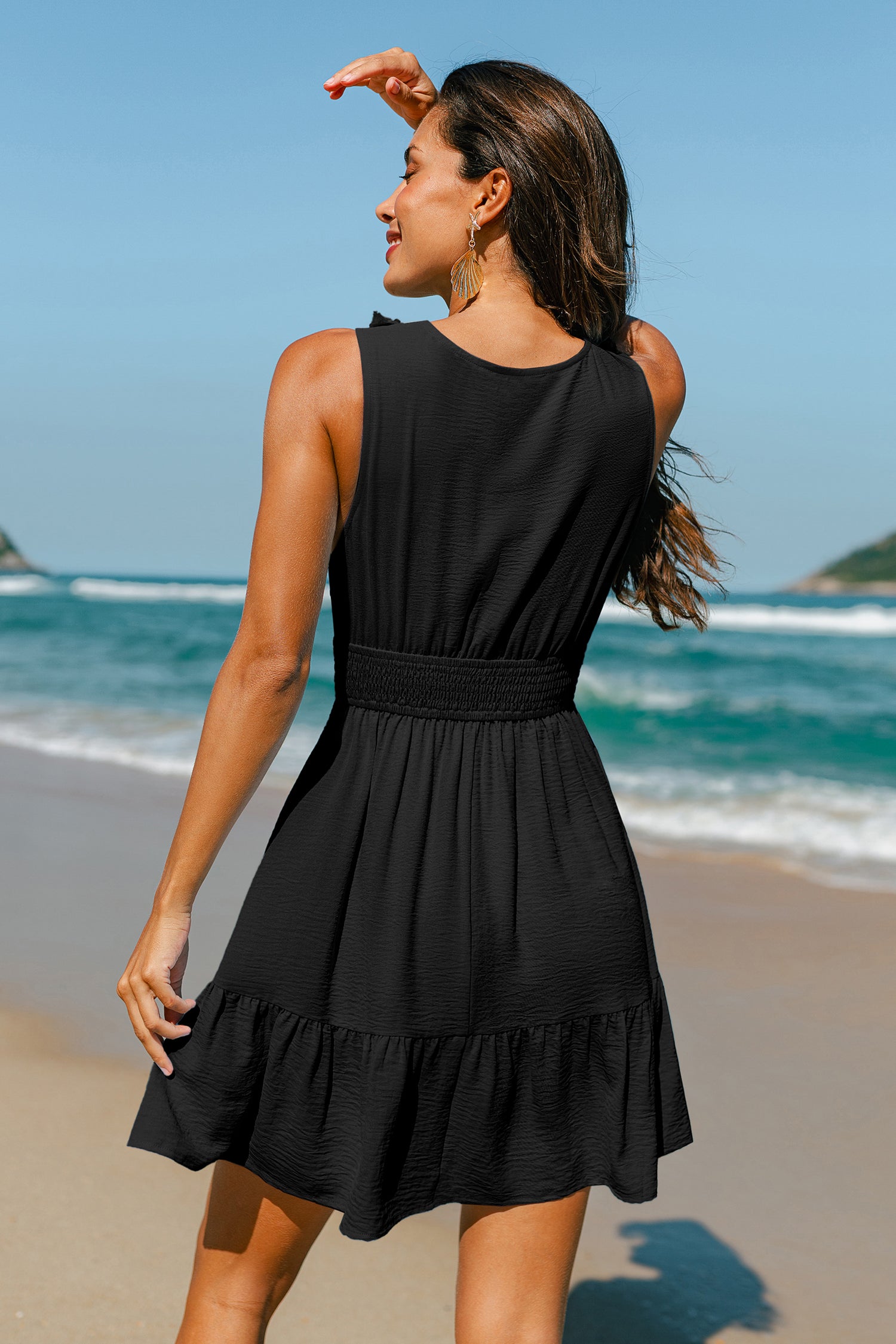 Schwarzes Ärmelloses Mini-Strandkleid mit tiefem Ausschnitt