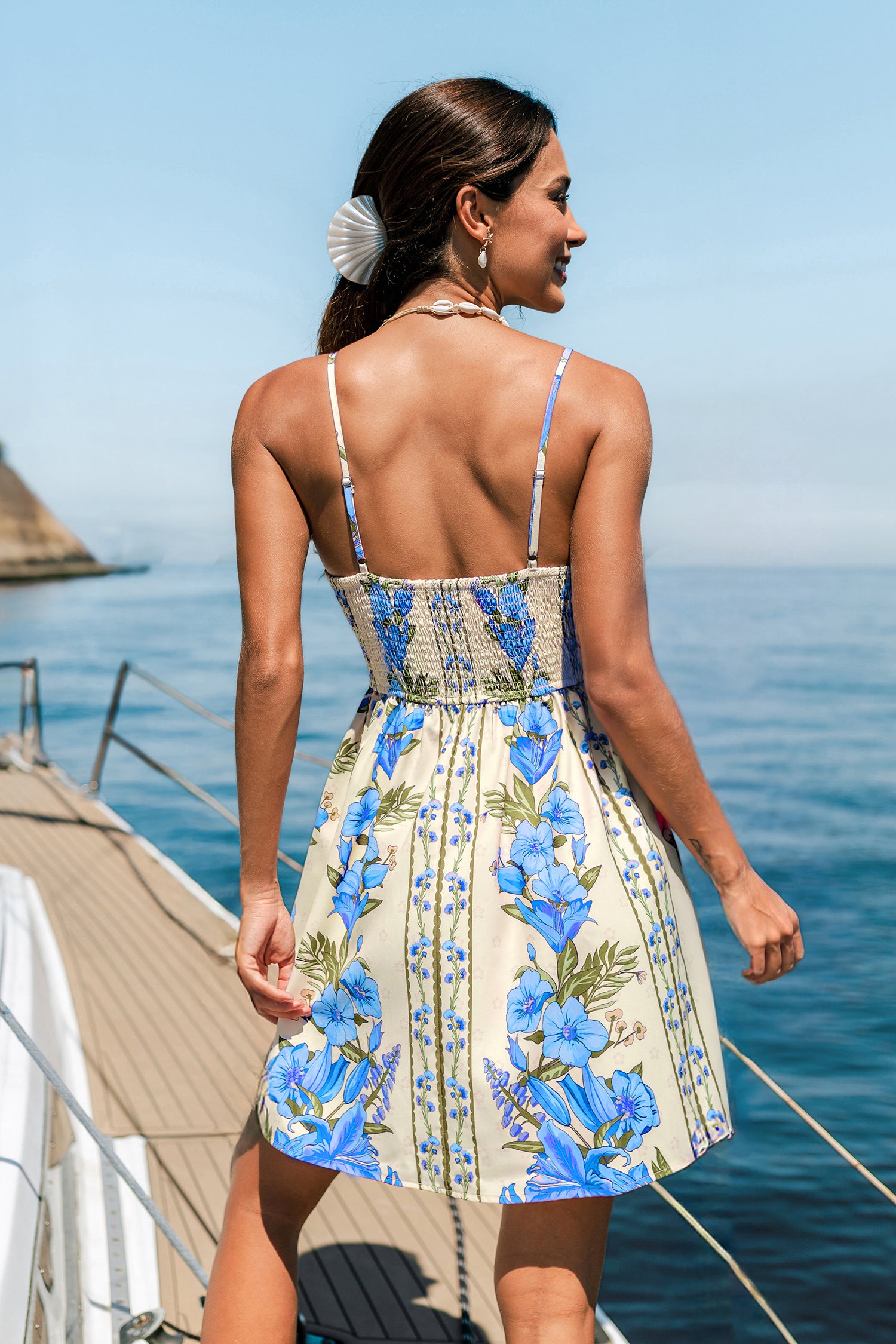 Blau geblümtes Mini-Strandkleid mit V-Ausschnitt