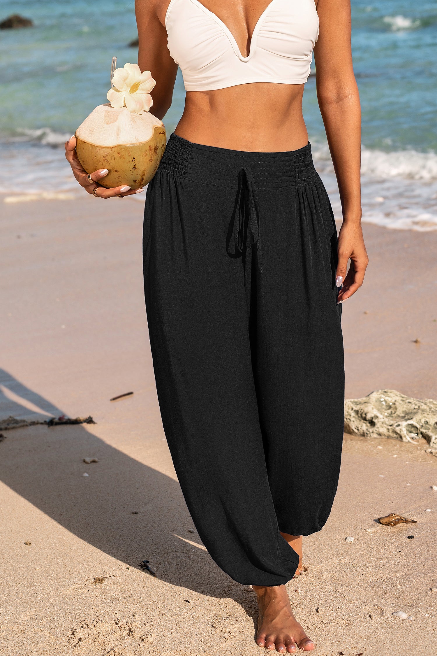 Schwarze Hose mit gesmokter Taille