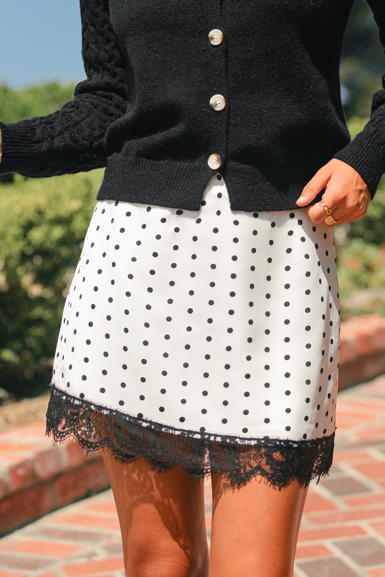 Weißer Polka-Dots Minirock mit Spitzenbesatz