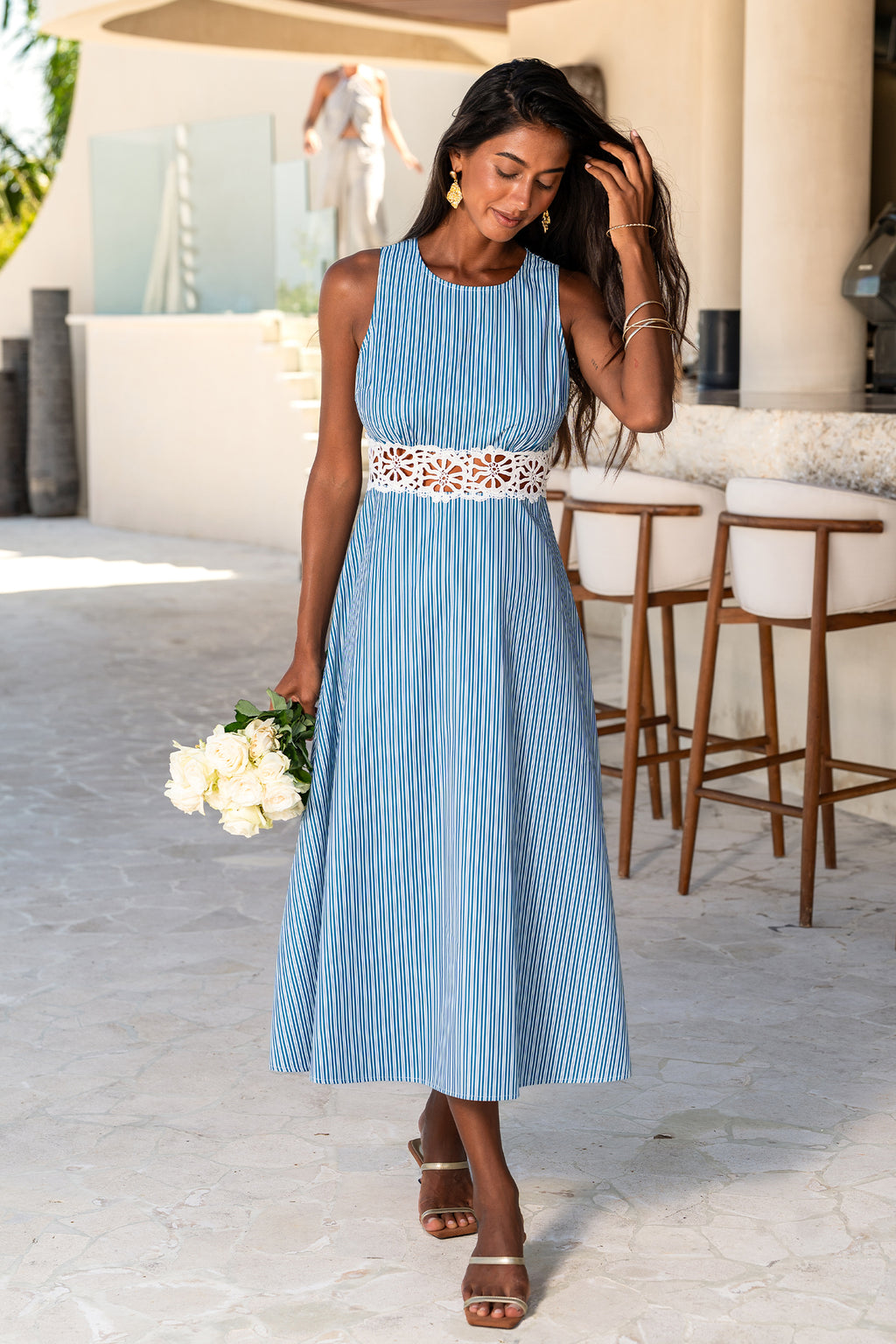 Blau Gestreiftes Rundhals Maxikleid mit Blumenspitze