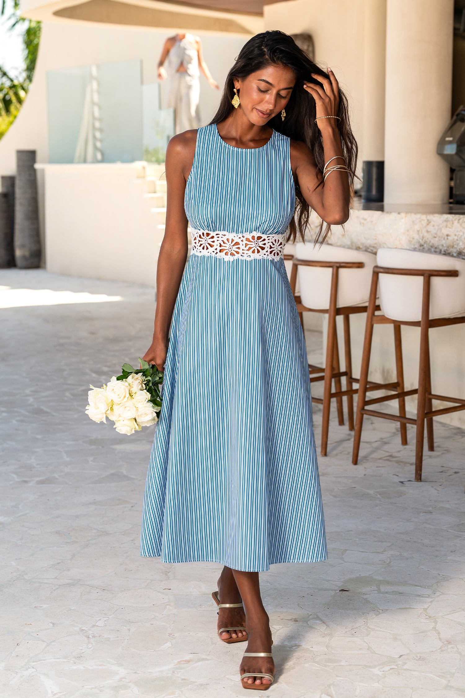 Blau Gestreiftes Rundhals Maxikleid mit Blumenspitze