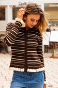 Gestreifte Strickjacke mit Rüschenbesatz