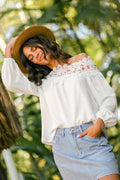 Weißes Off-Shoulder-Top mit Spitzenbesatz