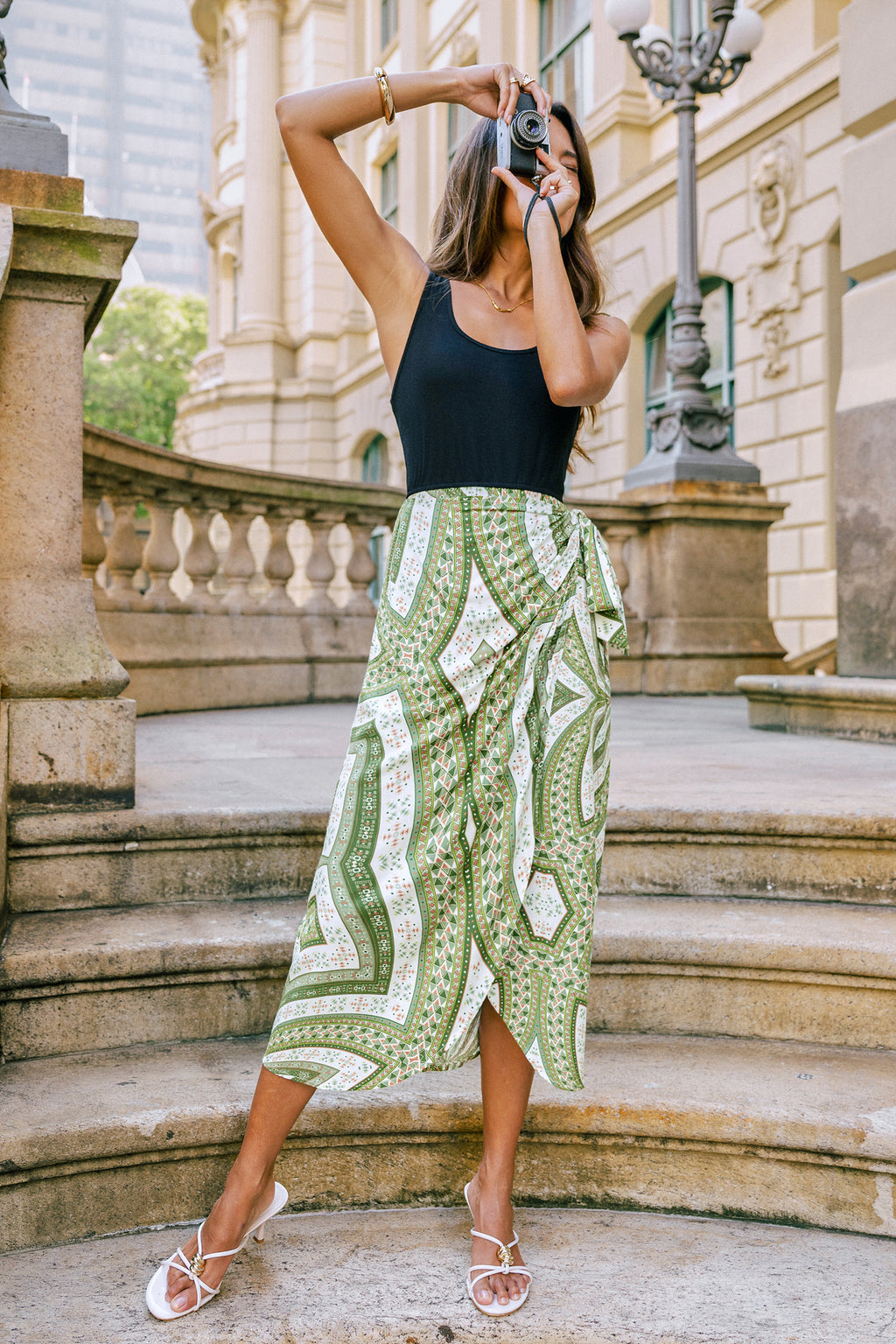 Ärmelloses Midikleid mit geometrischem Muster