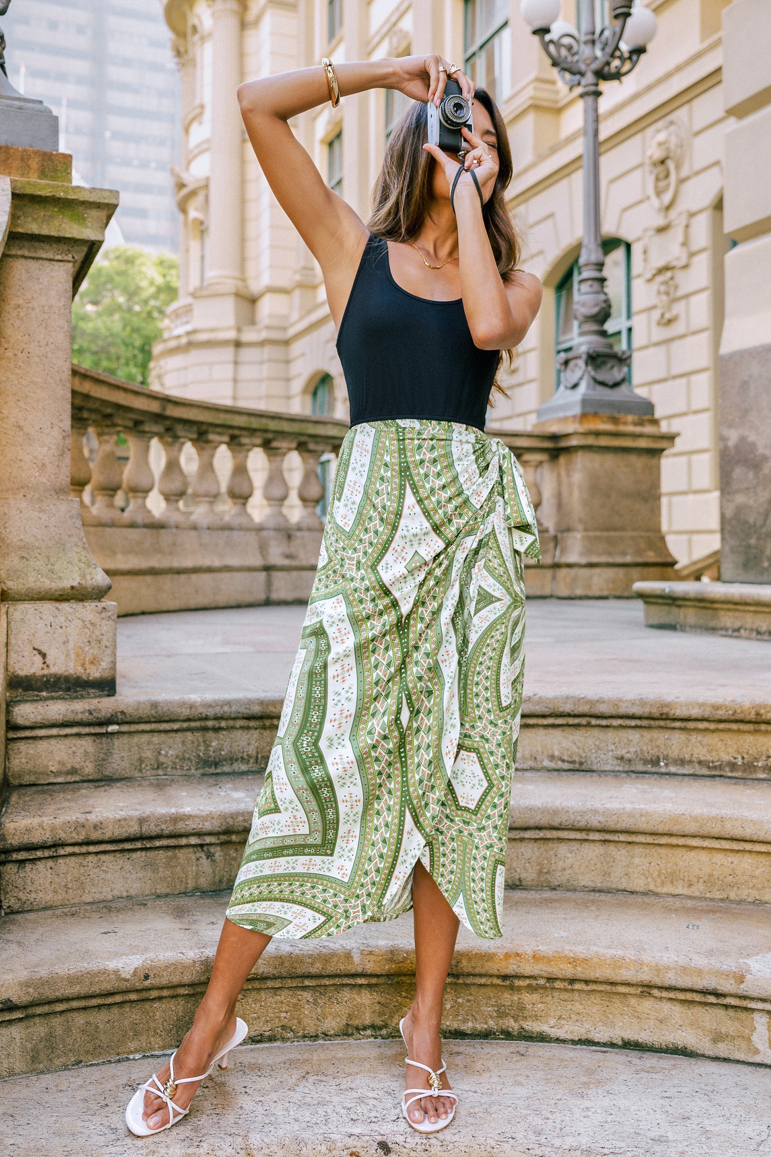 Ärmelloses Midikleid mit geometrischem Muster