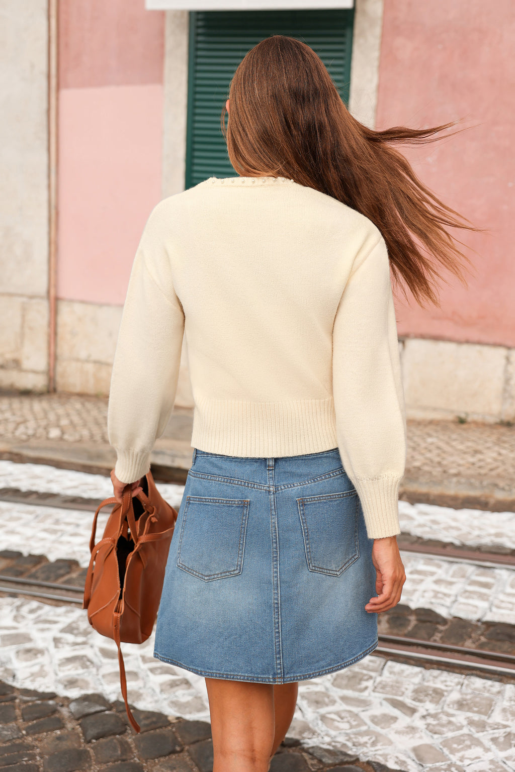 Cremefarbener Langarmpullover mit Rundhalsausschnitt