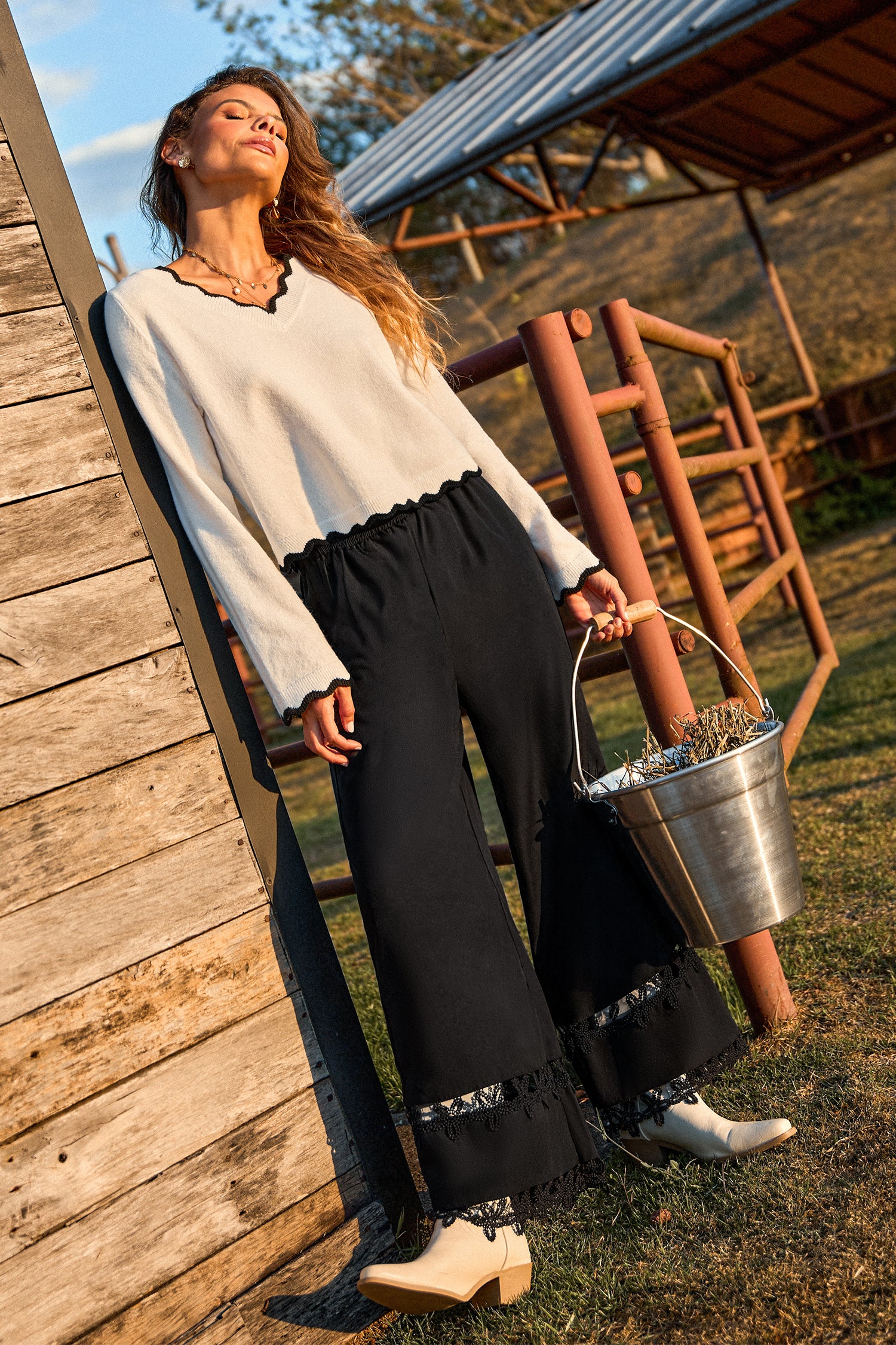 Schwarze Stoffhose mit elastischem Bund