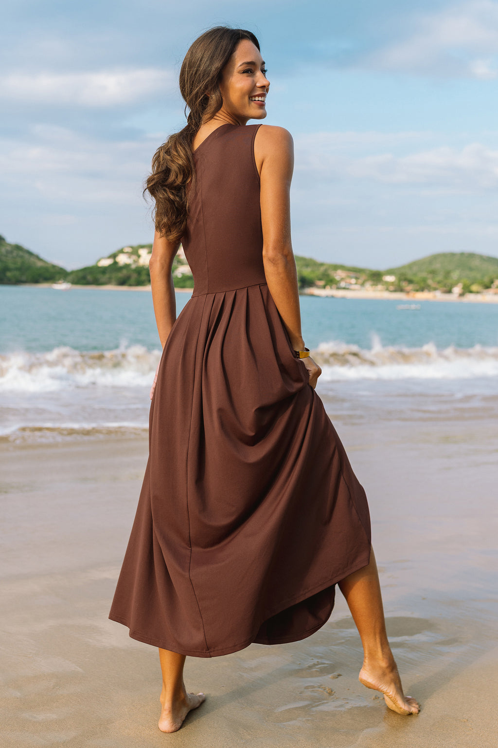 Braunes festliches Maxikleid mit asymmetrischem Ausschnitt