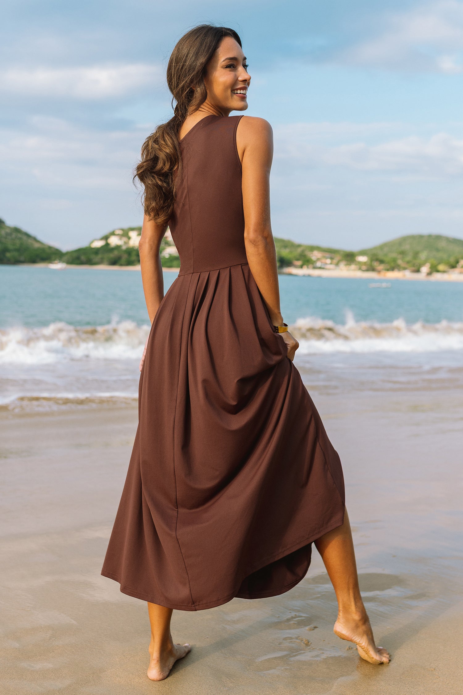 Braunes festliches Maxikleid mit asymmetrischem Ausschnitt