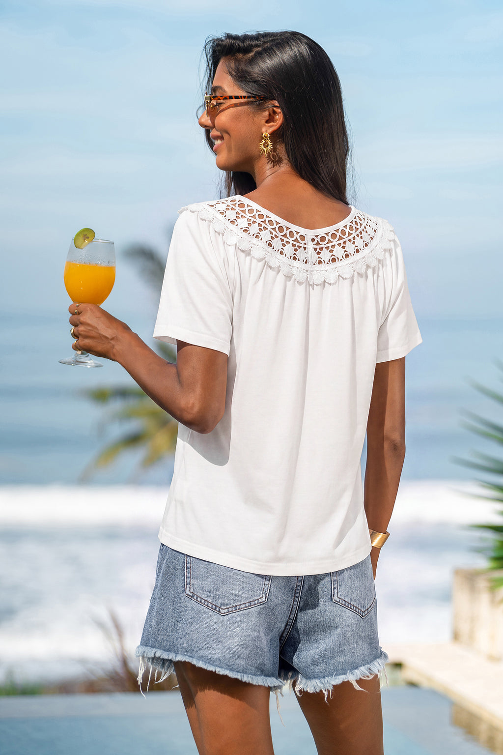 Weißes Kurzarmshirt mit Spitzenbesatz