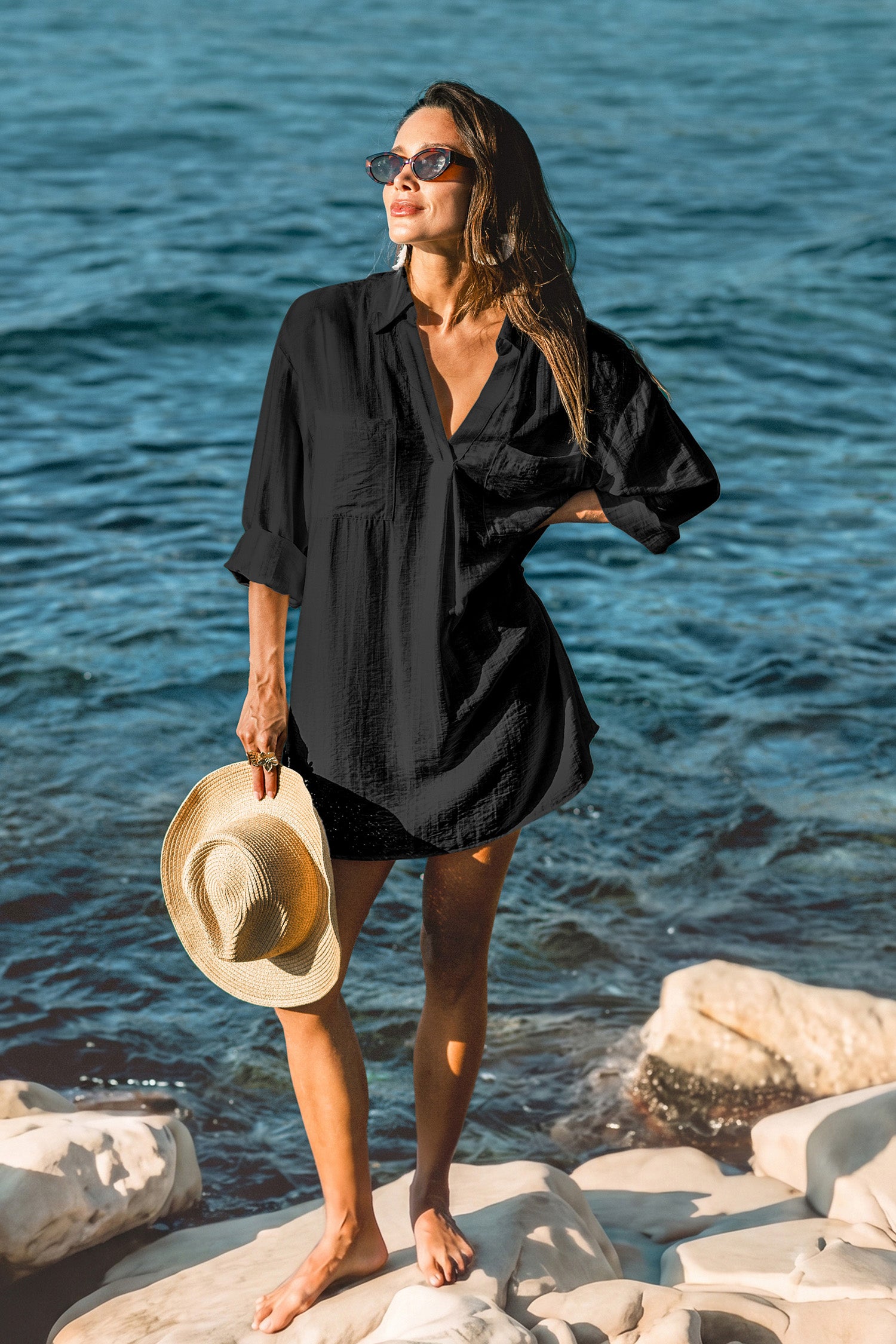 Schwarzes Langarm Mini-Strandkleid