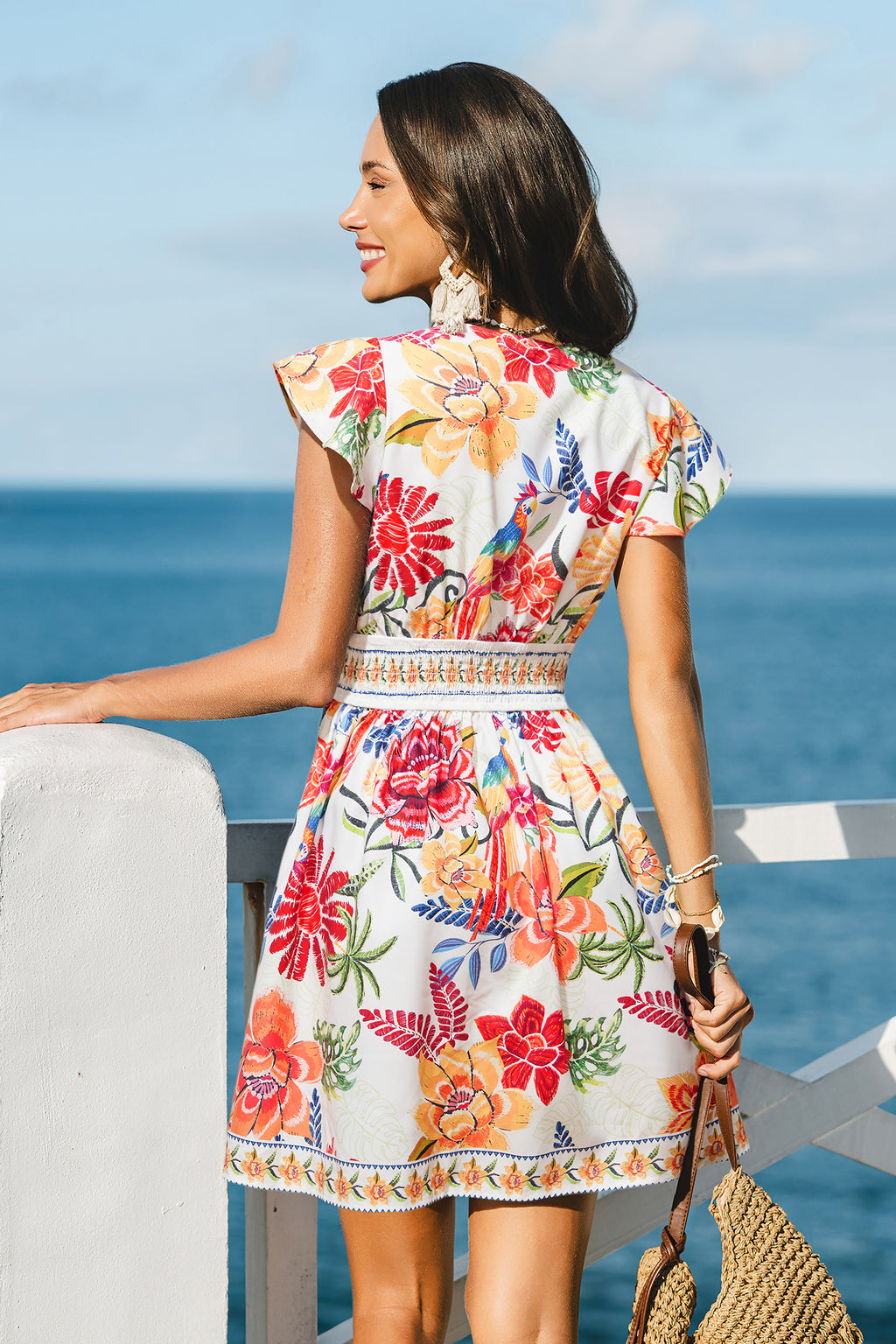 Tropisches Mini-Strandkleid mit V-Ausschnitt