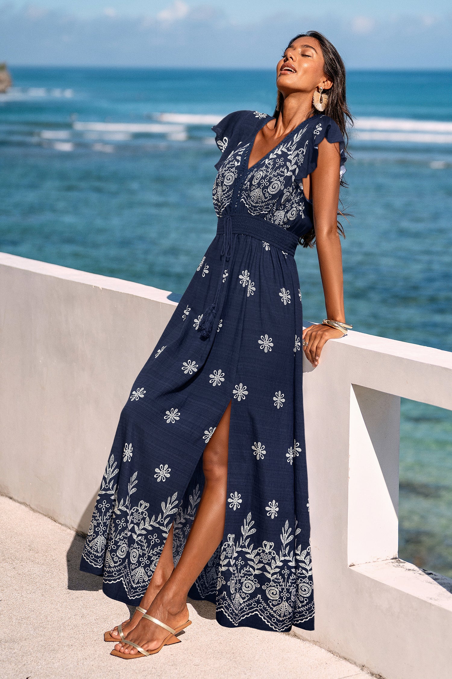 Blau geblümtes Maxi-Strandkleid mit Rüschenärmeln