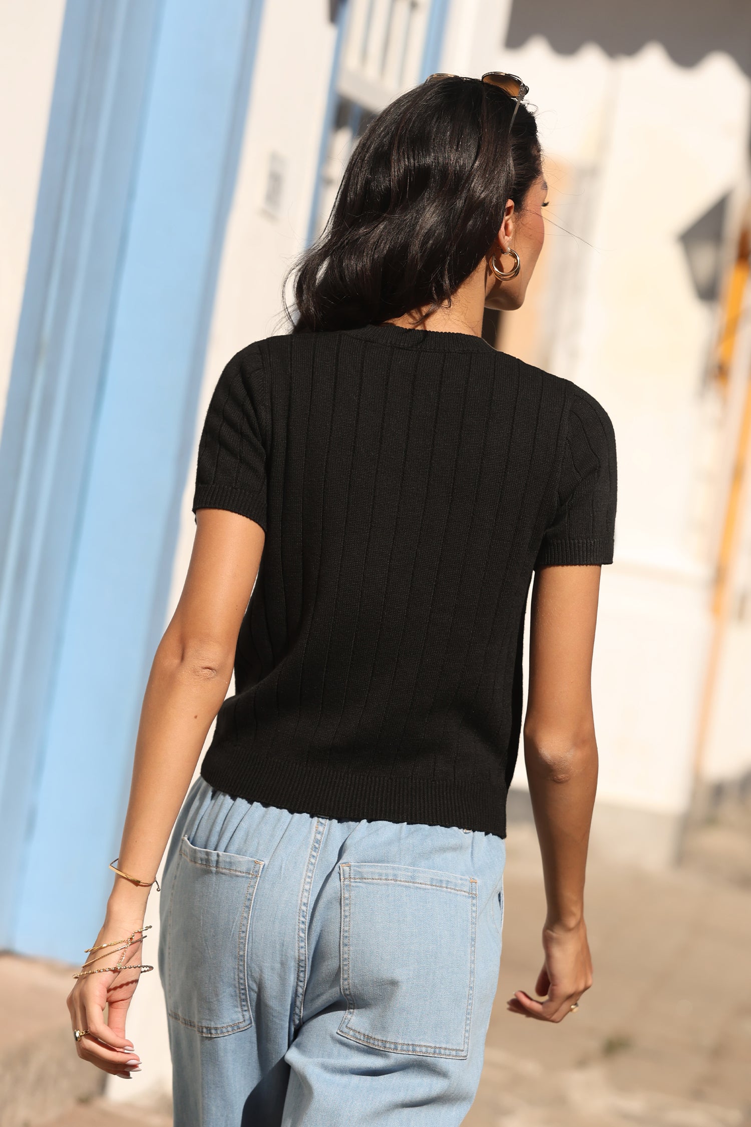 Schwarzer Kurzarm Pullover mit Rundhalsausschnitt