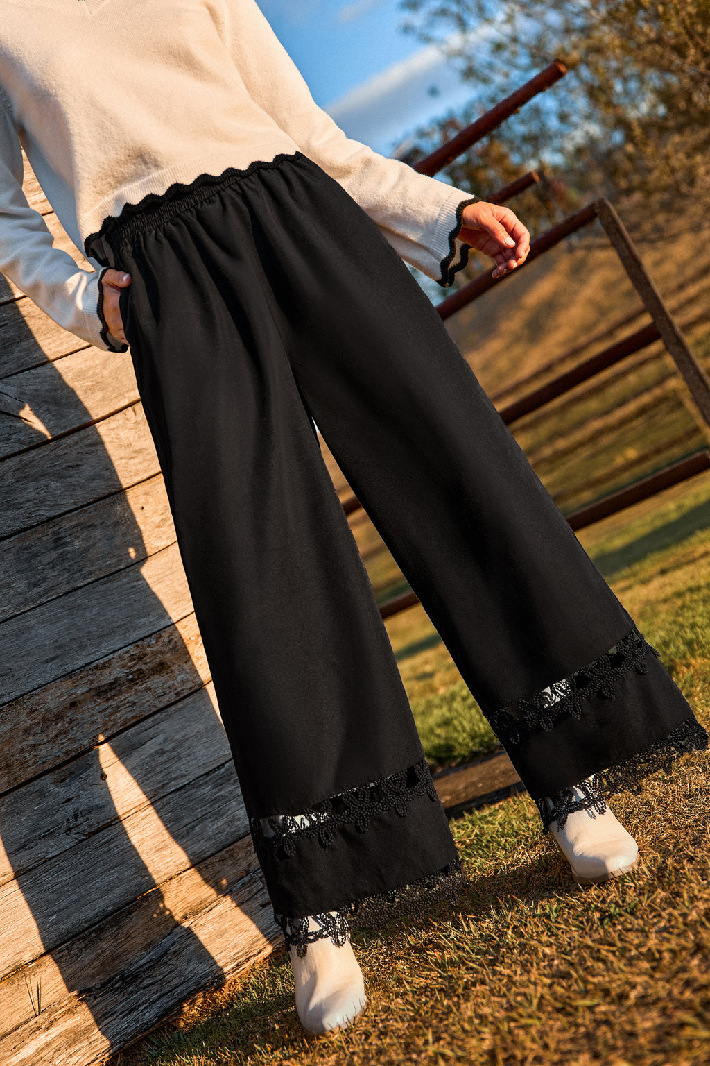 Schwarze Stoffhose mit elastischem Bund
