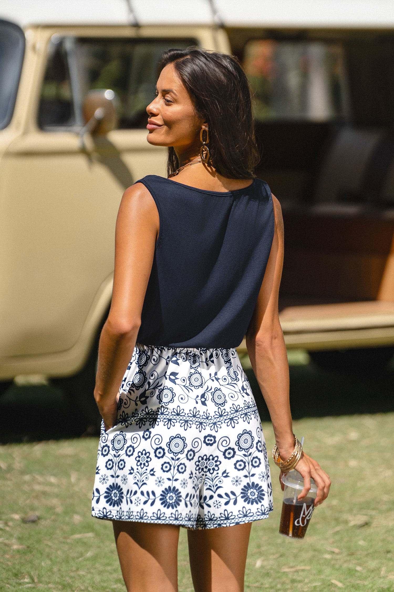 Marineblauer Romper mit U-Ausschnitt