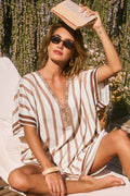 Gestreiftes Mini-Strandkleid mit Fledermausärmeln