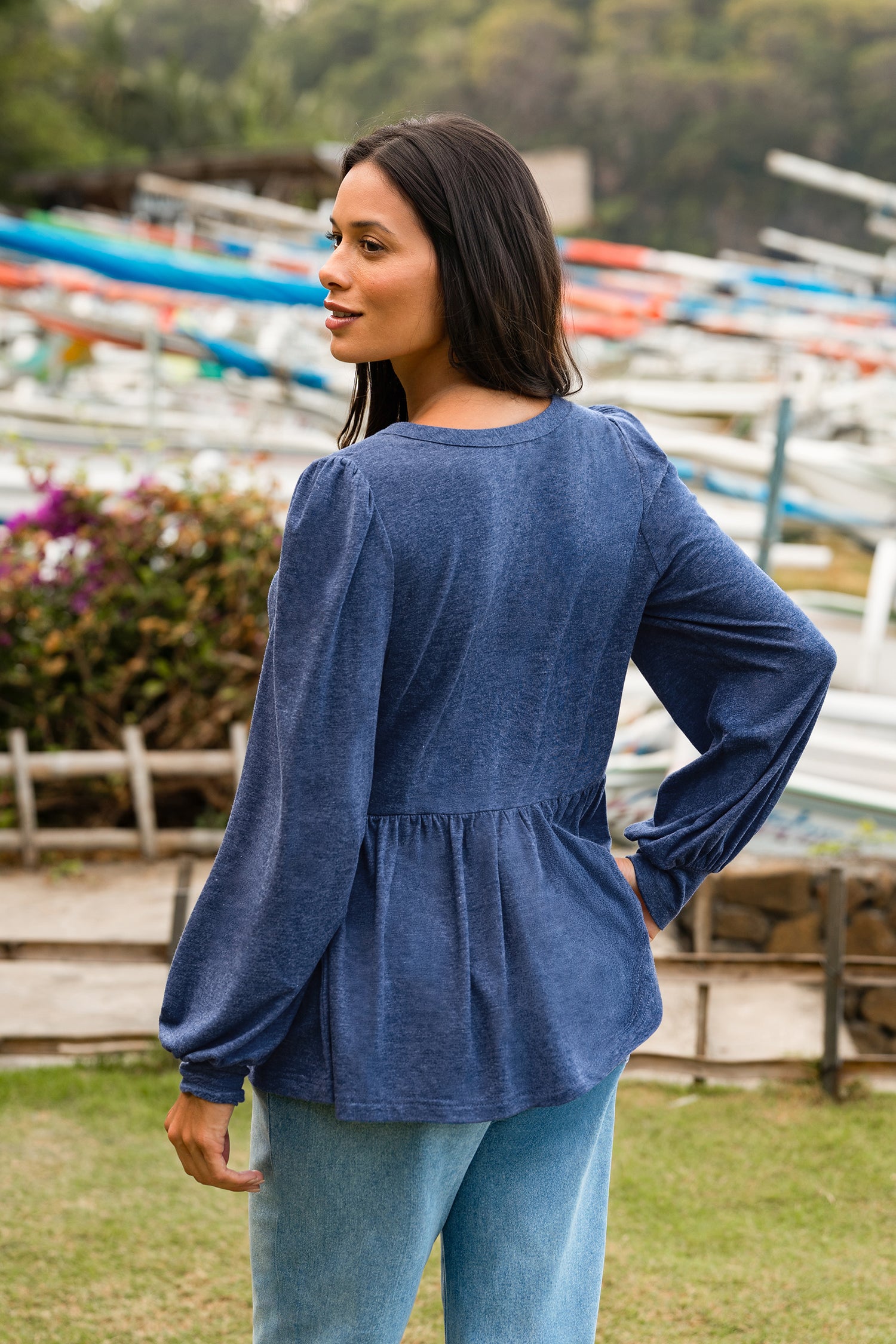Blaues Langarmshirt
