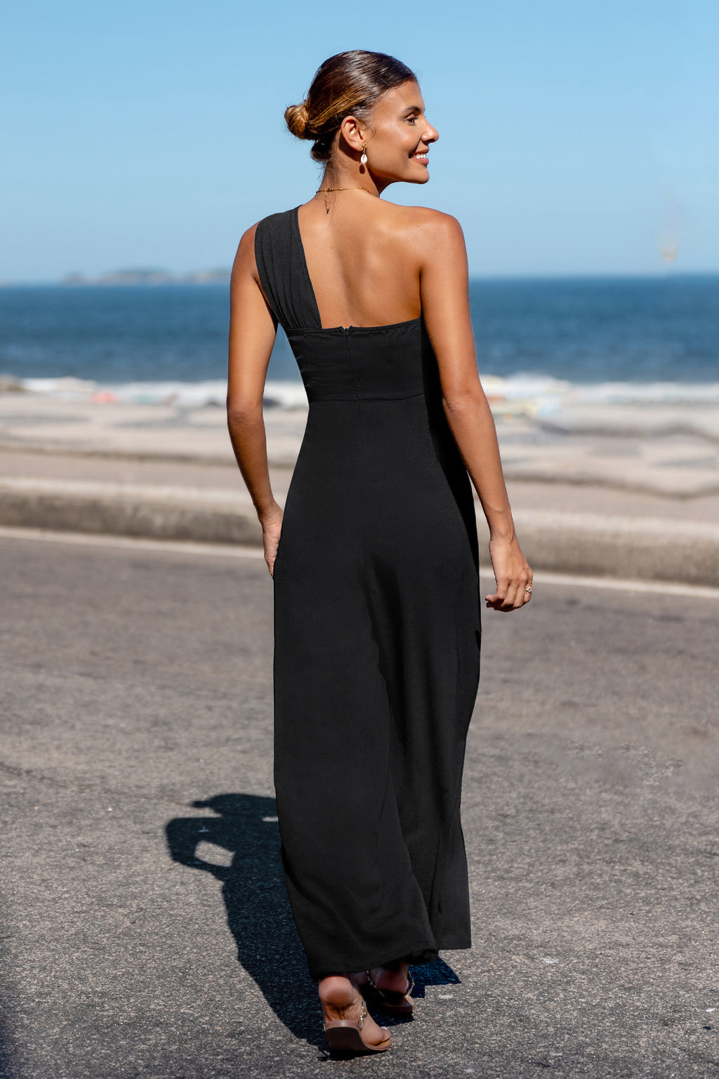 Schwarzer Asymmetrischer Ausschnitt Ärmelloser Wide-Leg-Jumpsuit