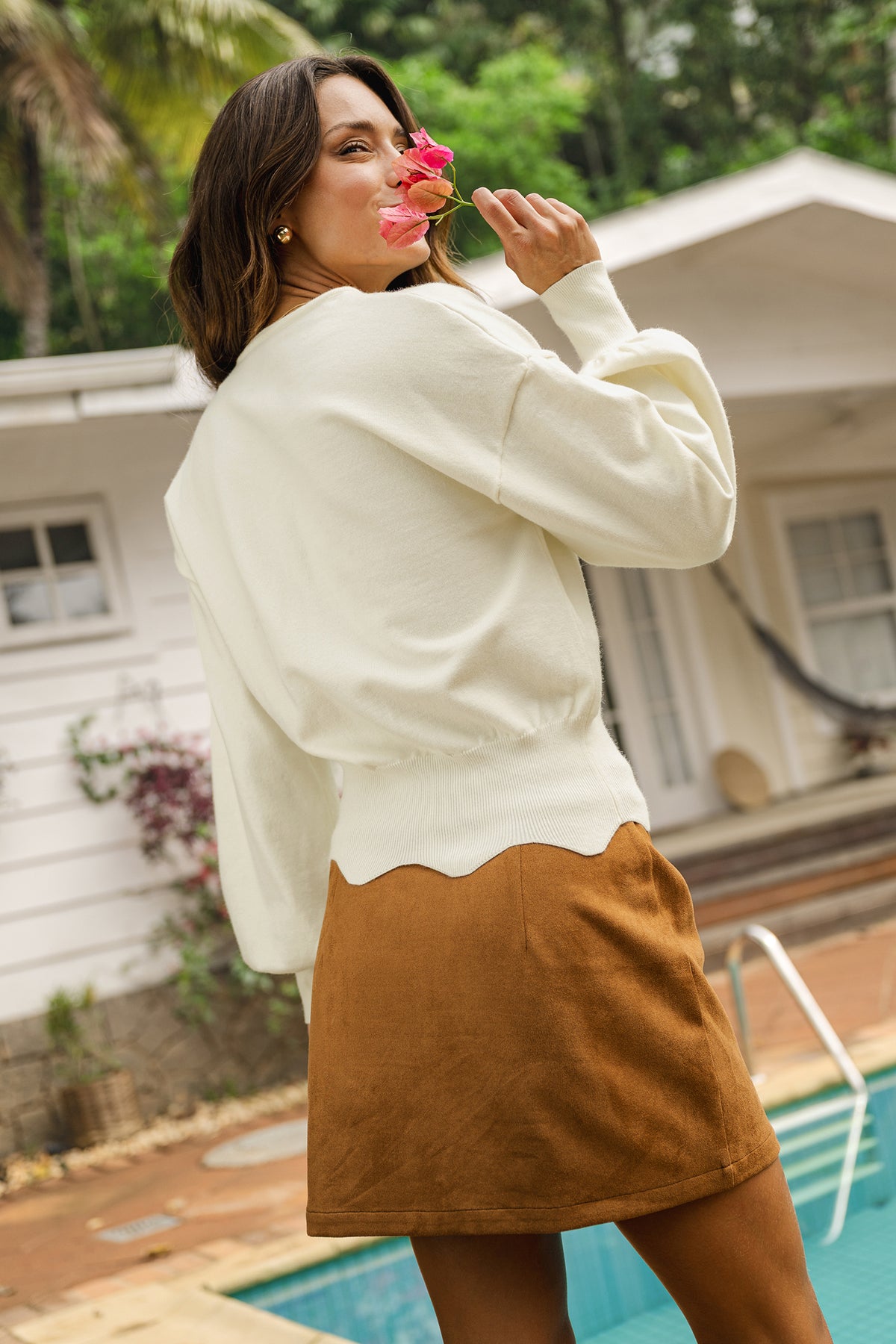 Beiger V-Ausschnitt Langarmpullover