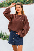 Brauner Pullover mit Kunstperlen