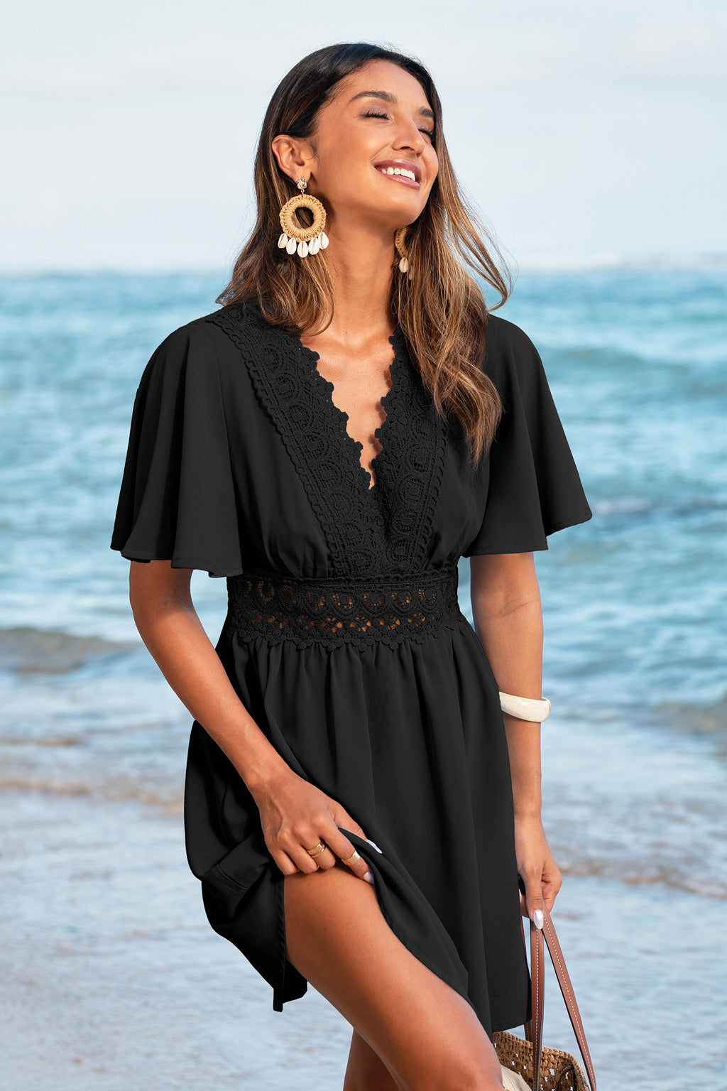 Schwarzes Kurzarm Mini-Strandkleid mit Spitzenbesatz