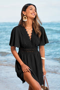 Schwarzes Kurzarm Mini-Strandkleid mit Spitzenbesatz