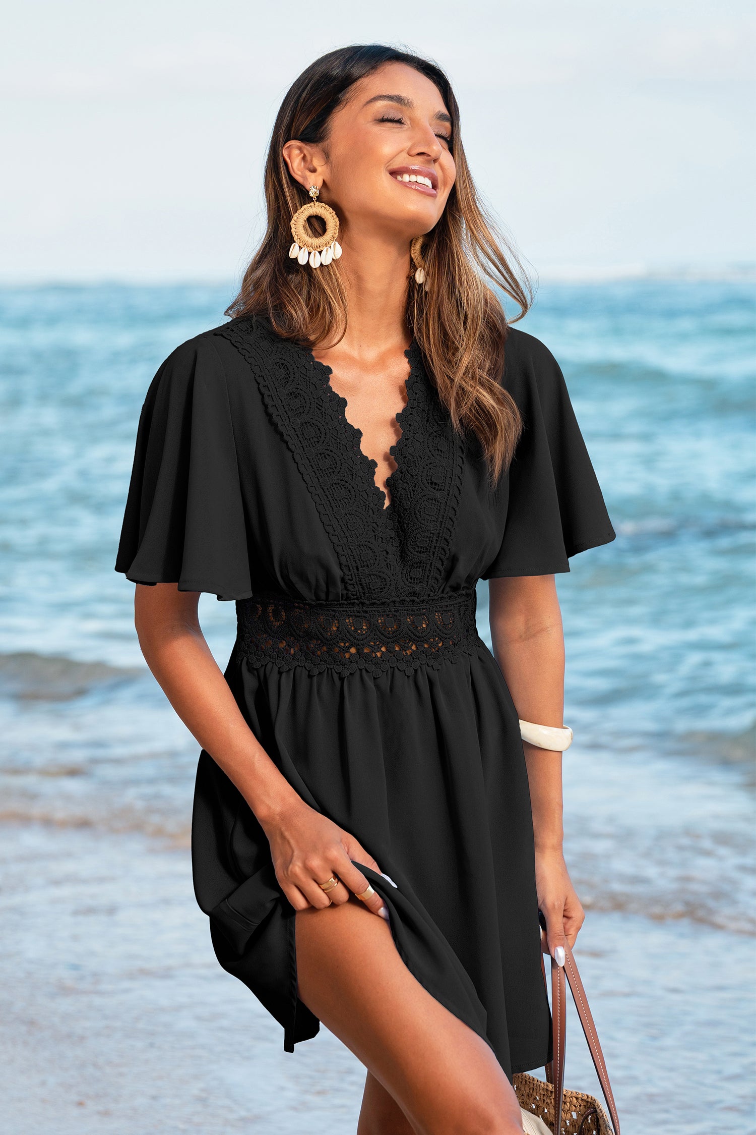 Schwarzes Kurzarm Mini-Strandkleid mit Spitzenbesatz