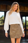 Beiger Langarmpullover mit Rundhalsausschnitt