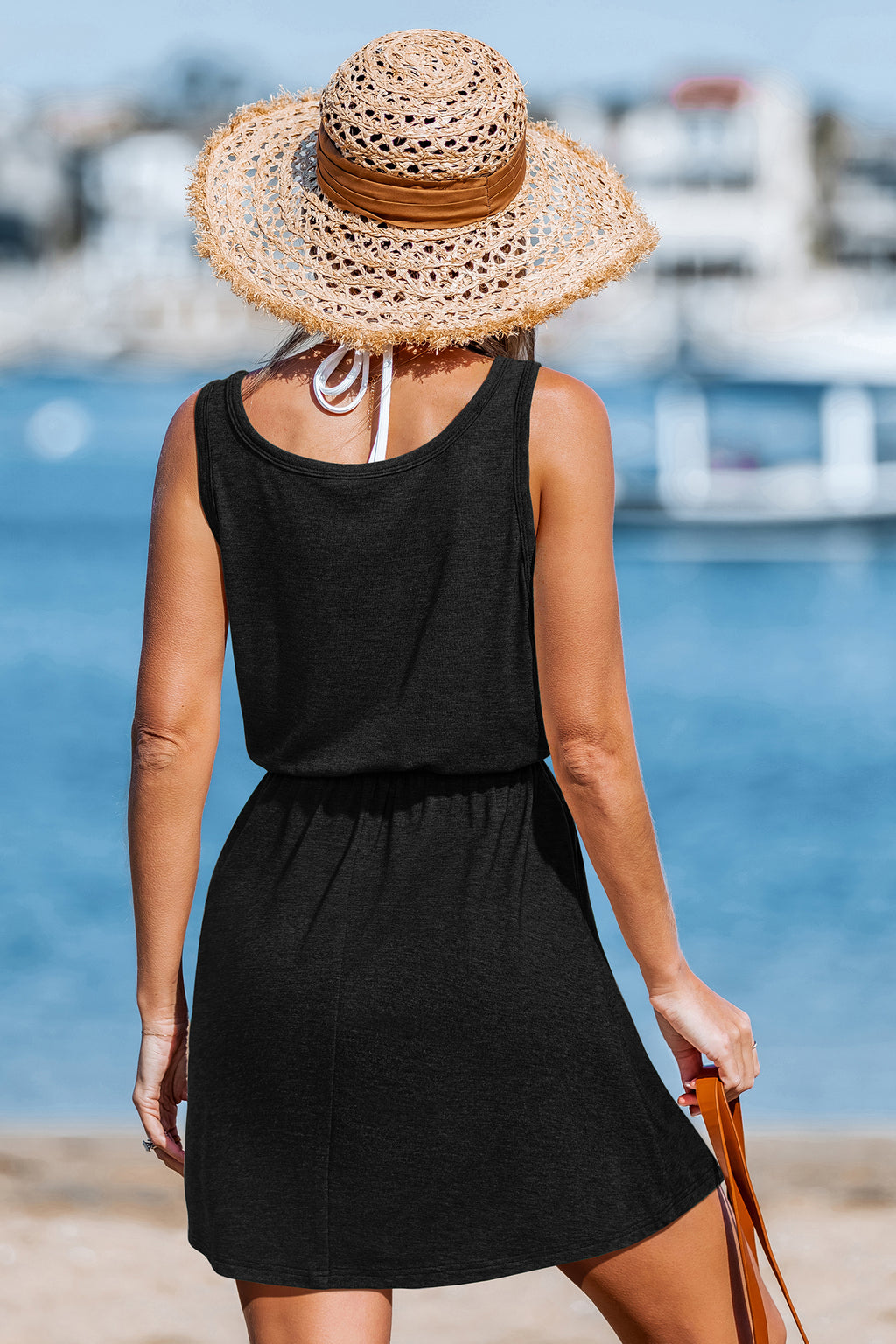 Schwarzes ärmelloses U-Ausschnitt Mini-Strandkleid