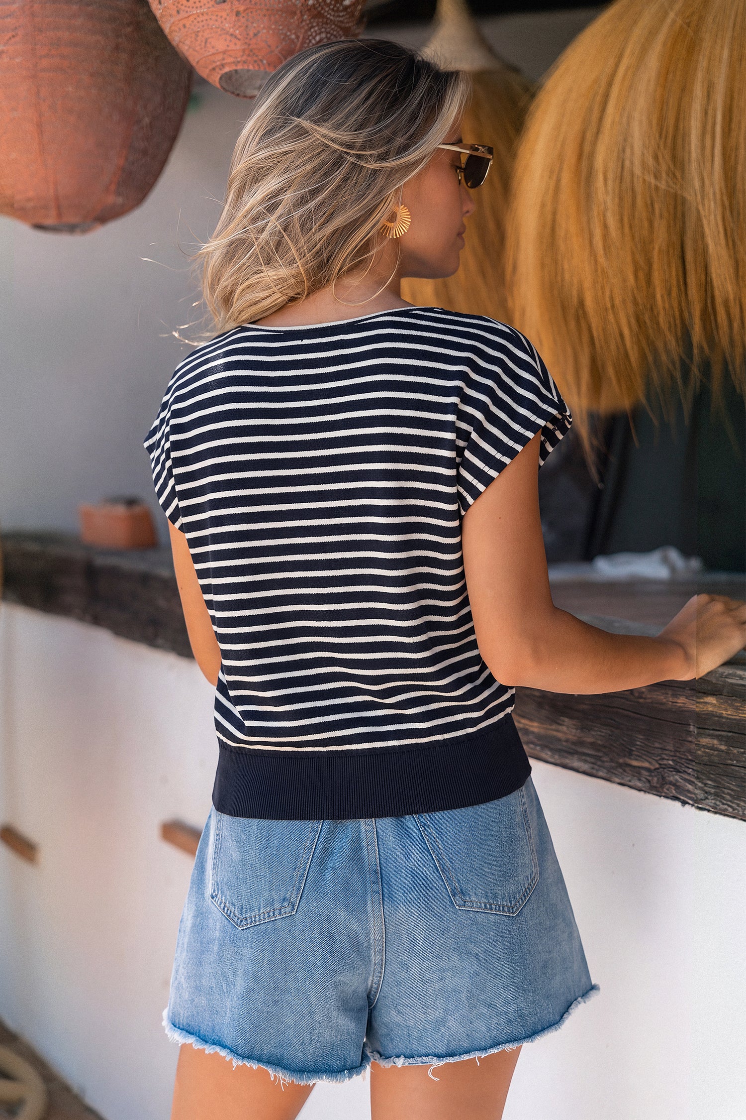 Gestreiftes Kurzes Rundhals Kurzarmshirt