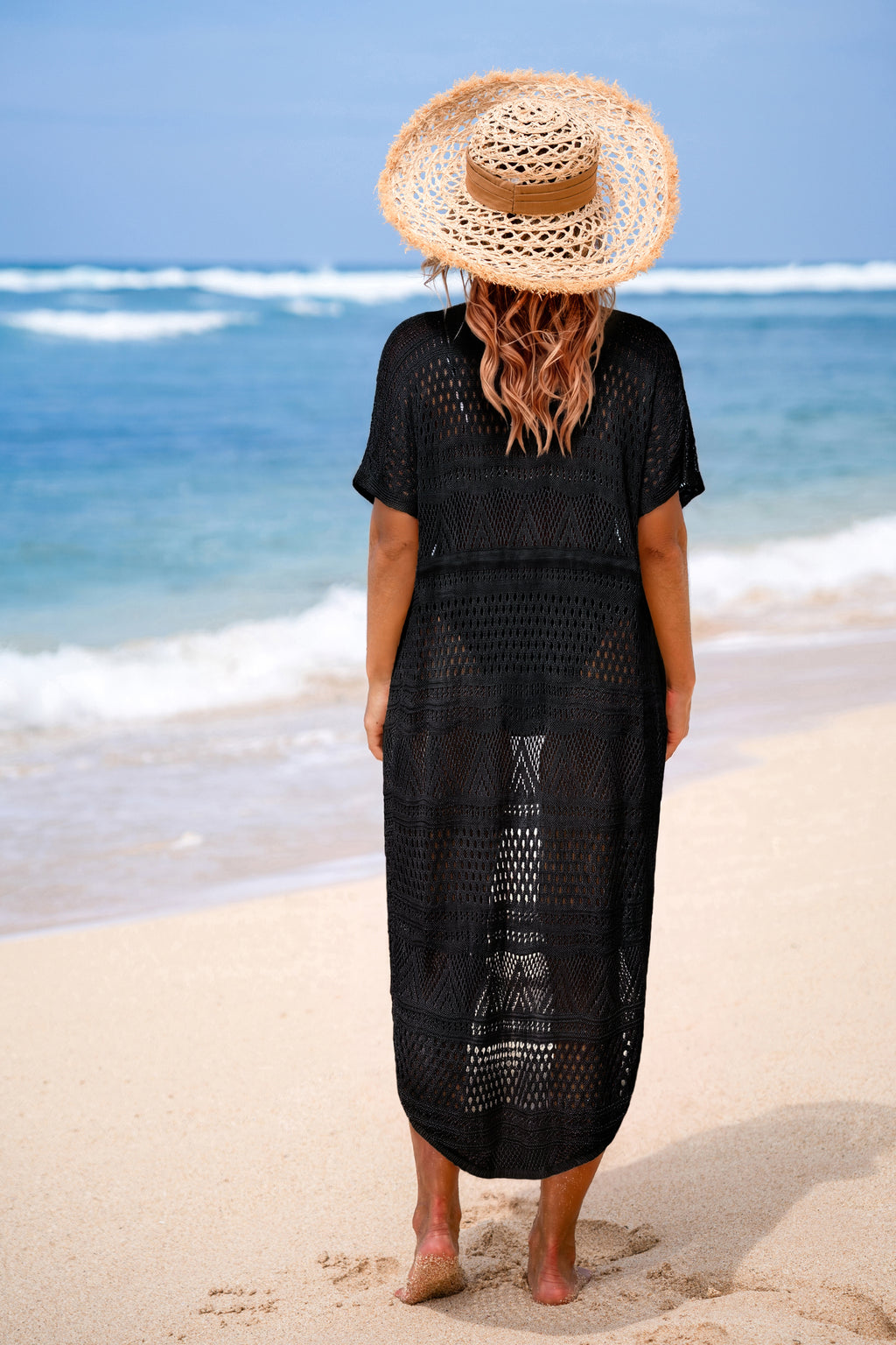 Schwarzer Strand-Kimono mit tiefem Ausschnitt