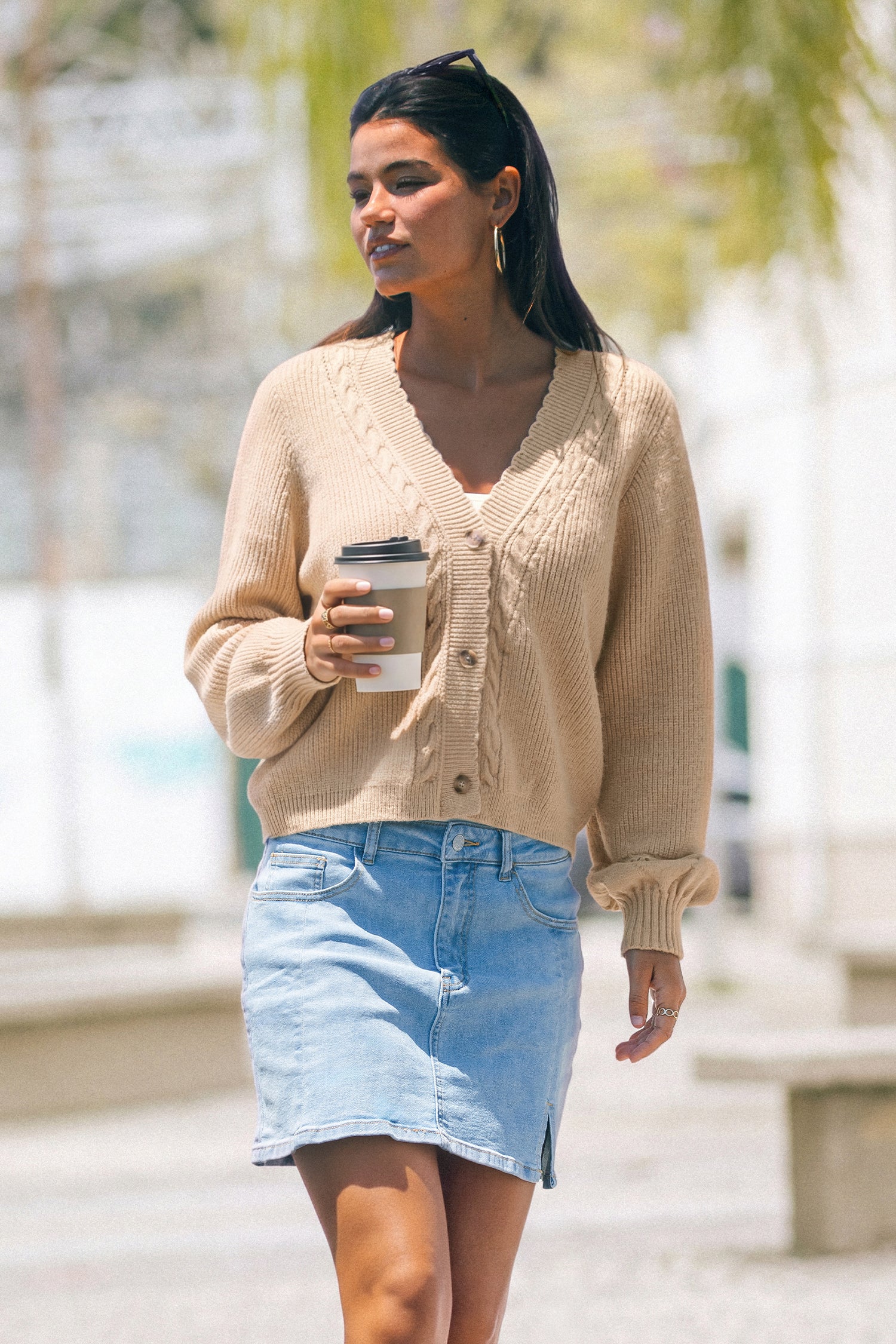 Beige Langarm Strickjacke mit V-Ausschnitt