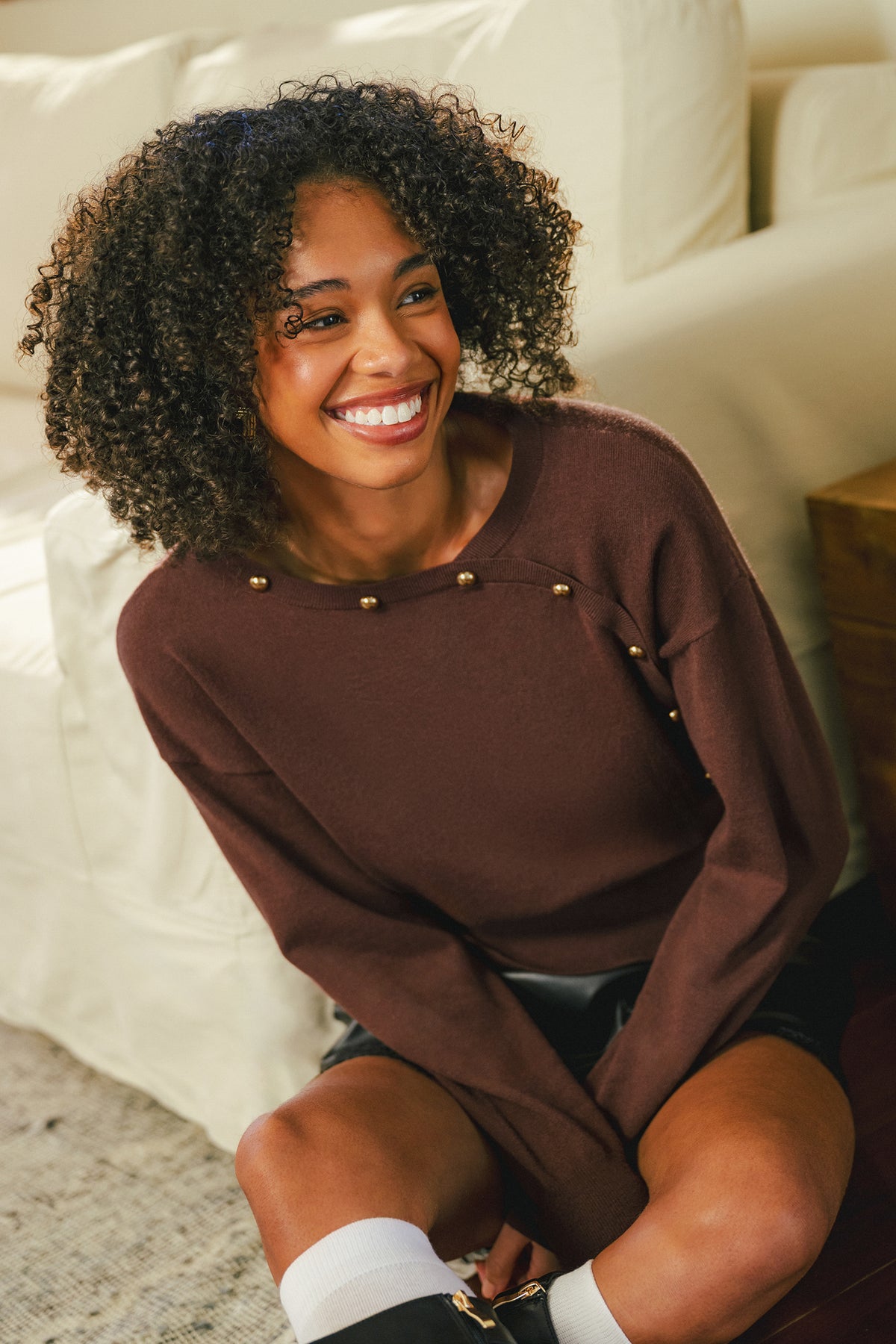 Brauner Langarmpullover mit Knopfleiste